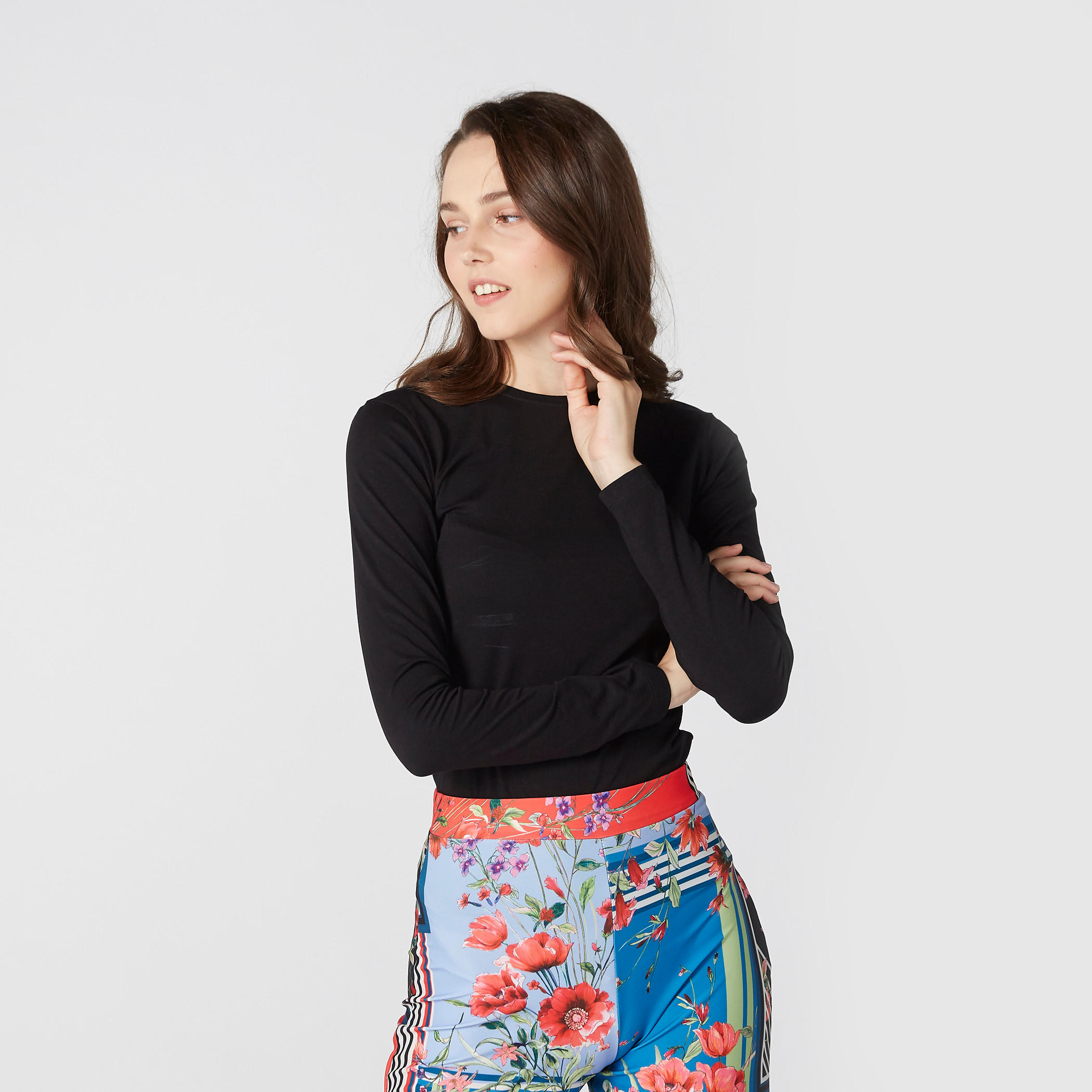 تيشيرت سادة بياقة ضيّقة وأكمام قصيرة-women-clothing-tshirts-image-10