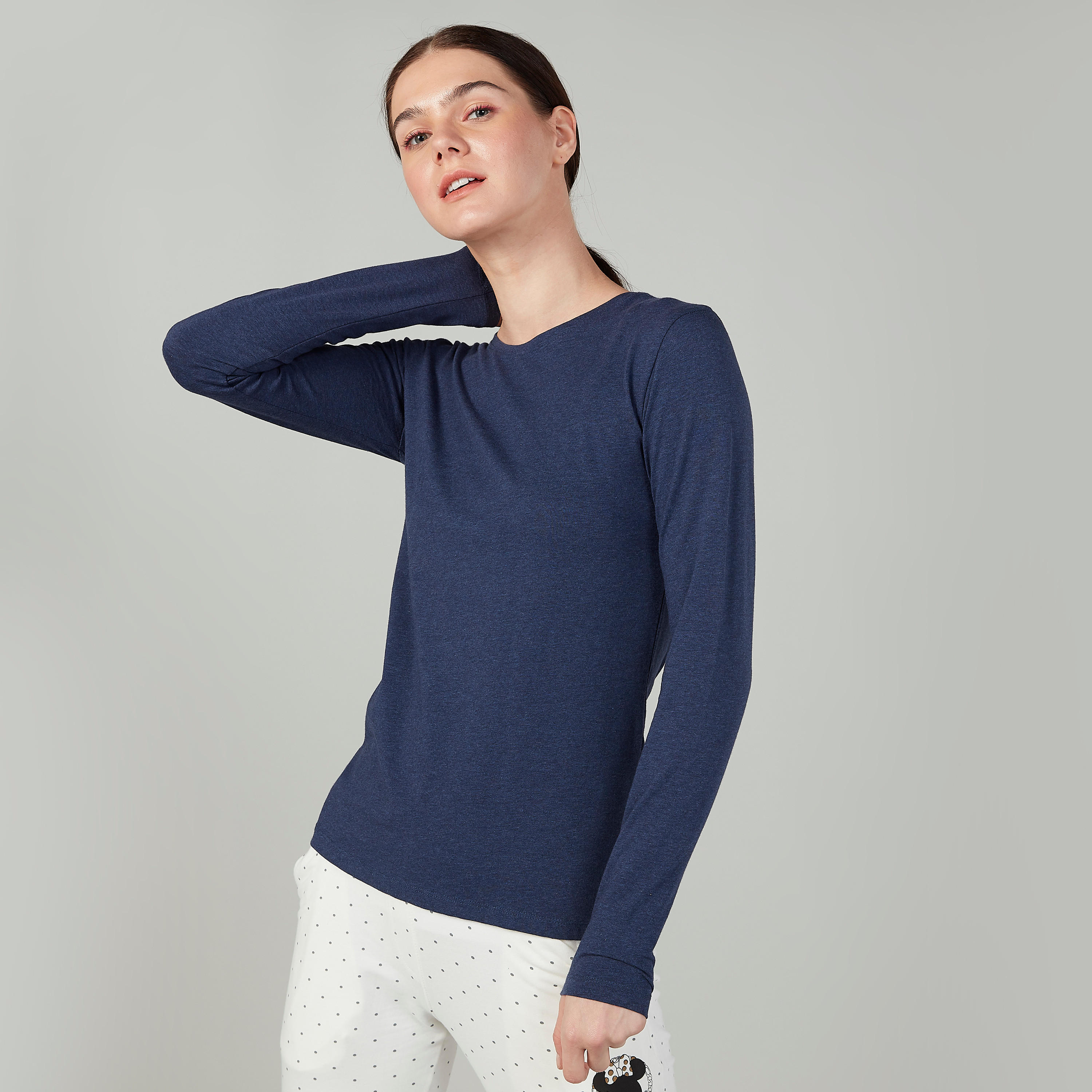 بلوزة سادة بياقة مستديرة وأكمام طويلة-women-clothing-tshirts-image-1