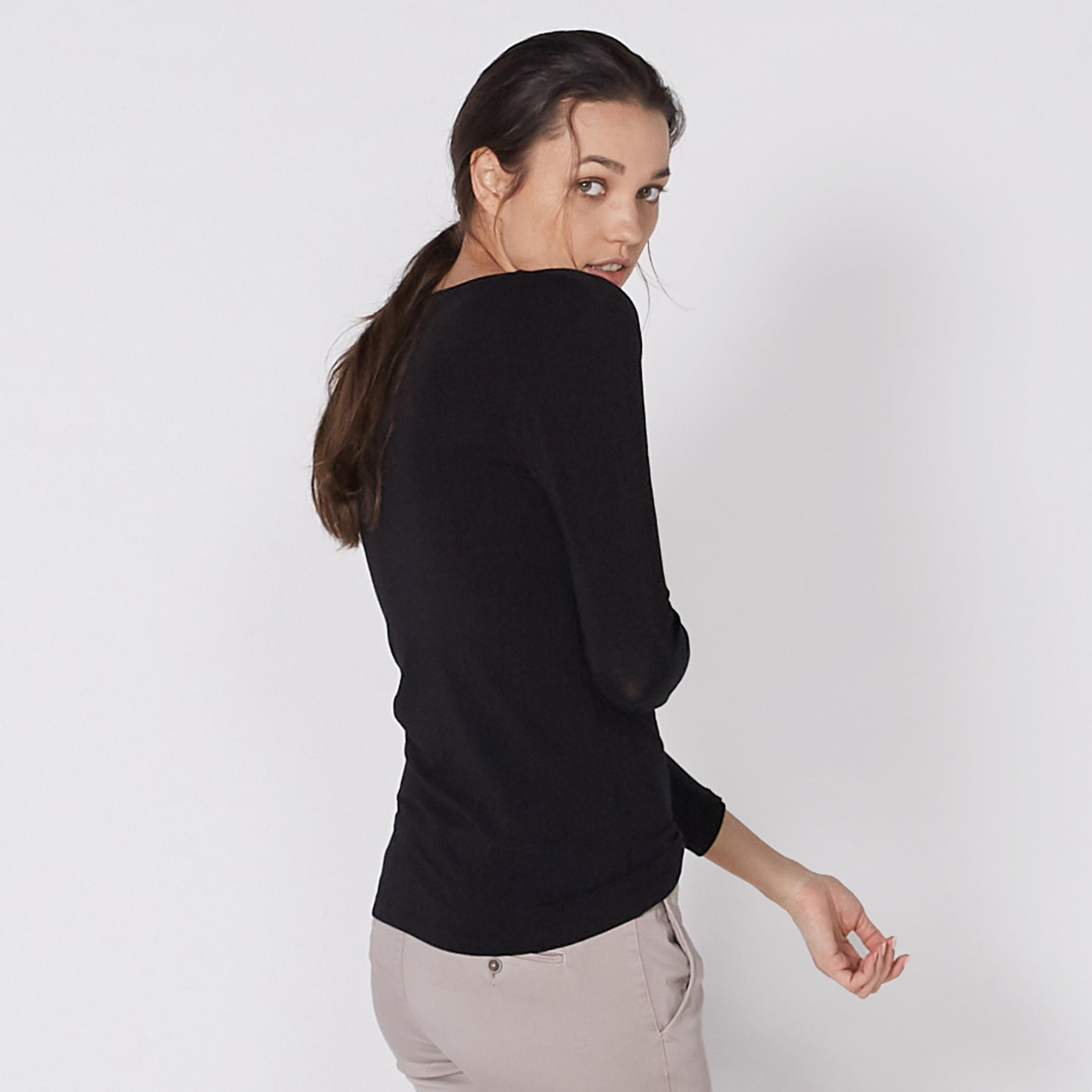 تيشيرت بياقة V وأكمام طويلة-women-clothing-tshirts-image-4