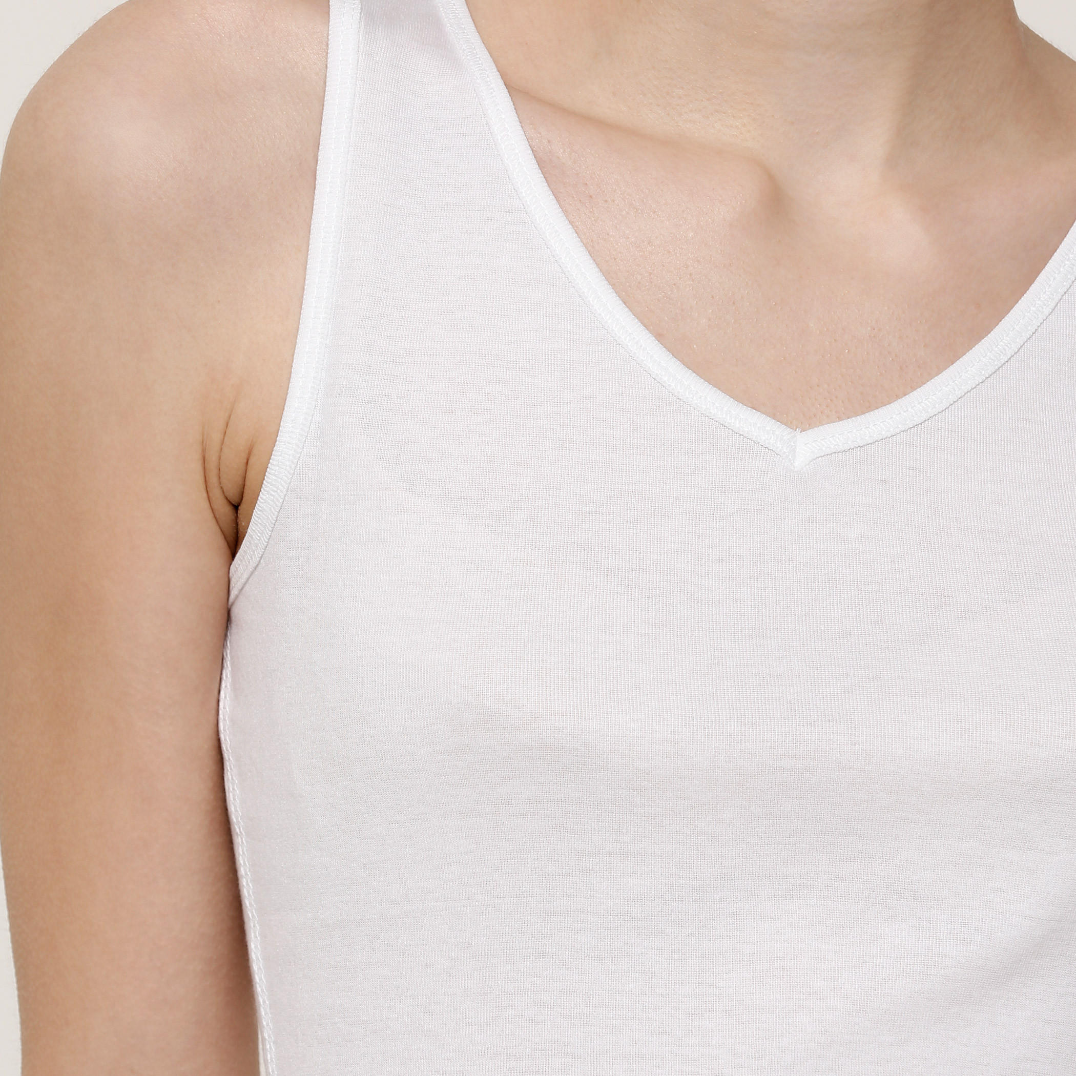 سترة فيست دون أكمام بياقة V-women-clothing-tshirts-image-4