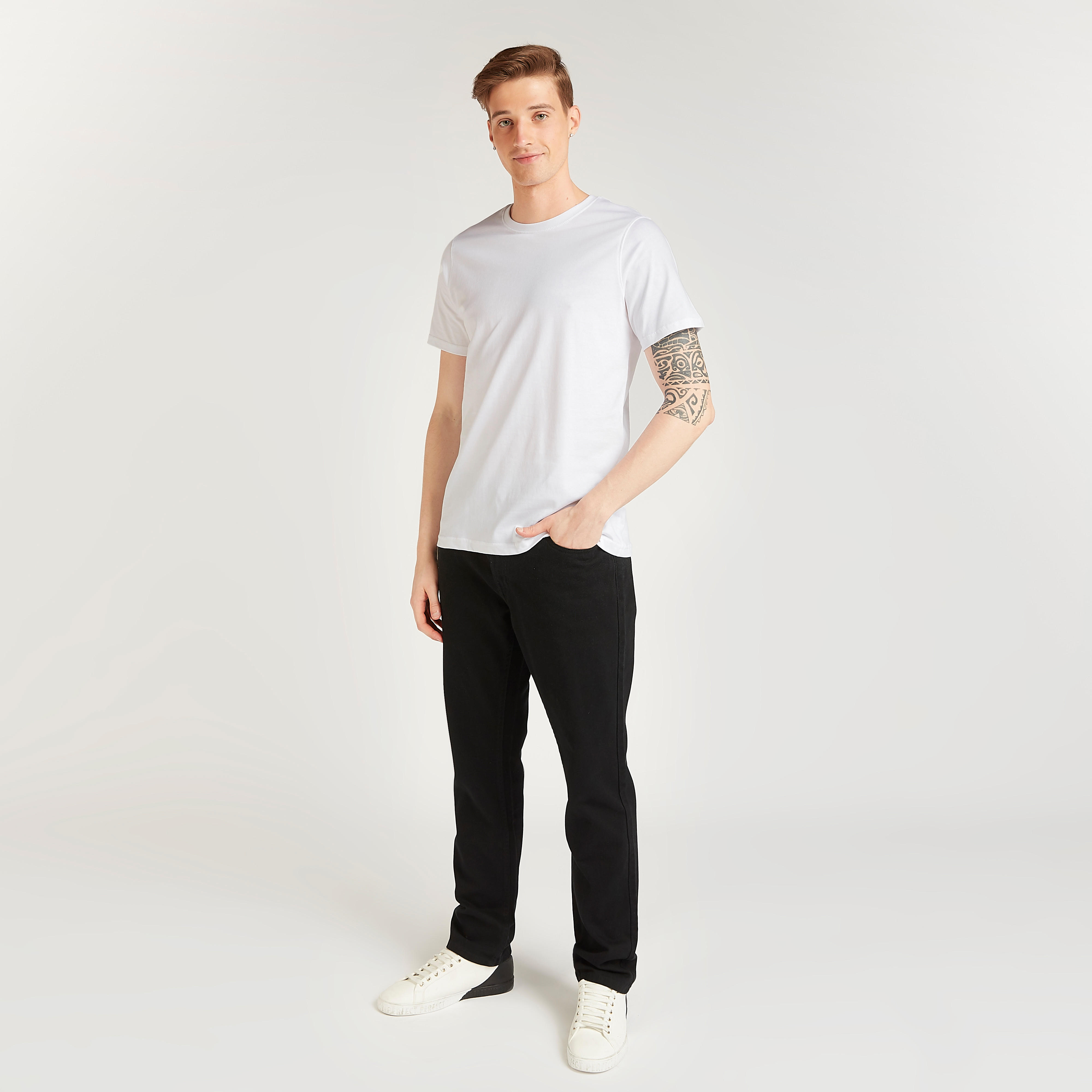 بنطلون جينز سادة طويل بتفاصيل جيوب وعراوي-men-clothing-bottoms-jeans-image-2