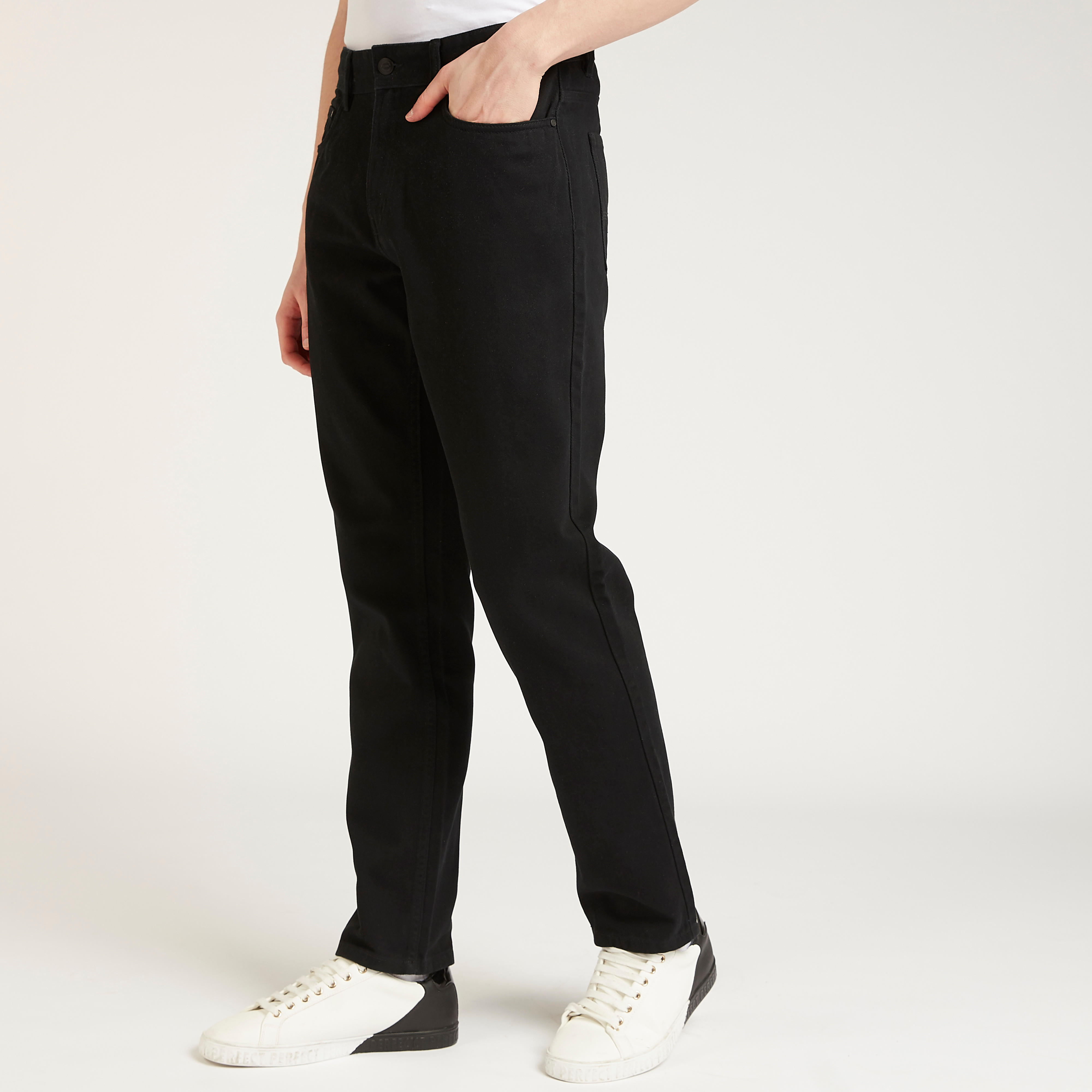 بنطلون جينز سادة طويل بتفاصيل جيوب وعراوي-men-clothing-bottoms-jeans-image-5