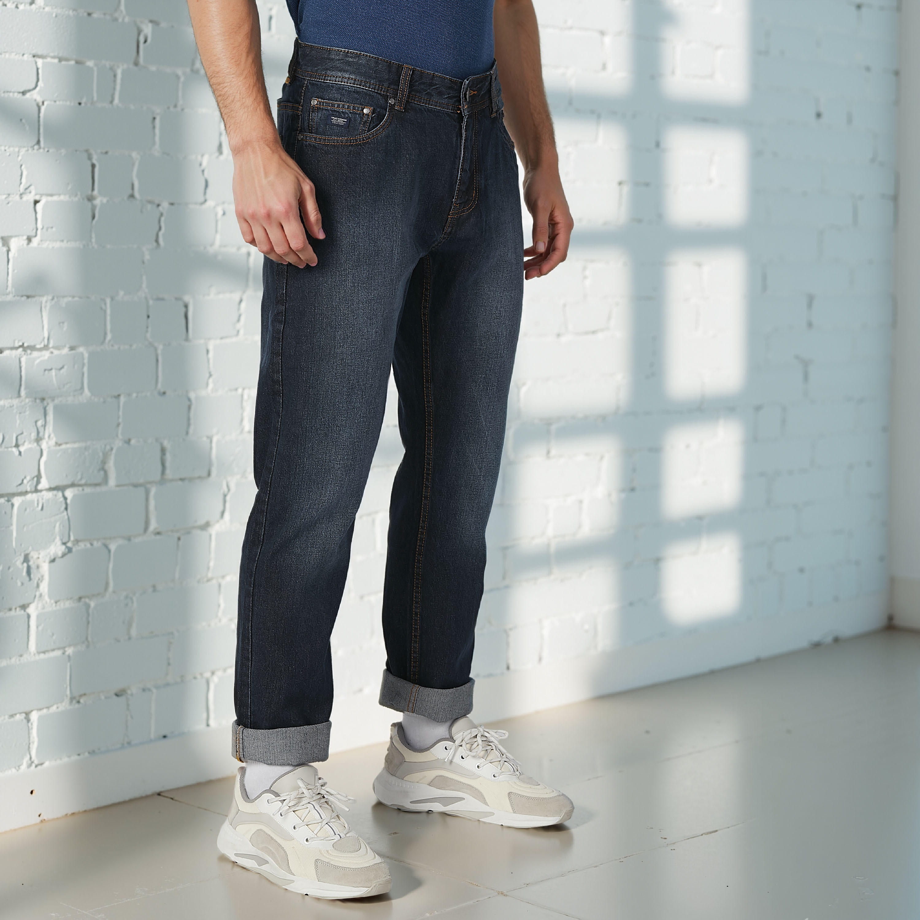 بنطال جينز سادة بجيوب-men-clothing-bottoms-jeans-image-1