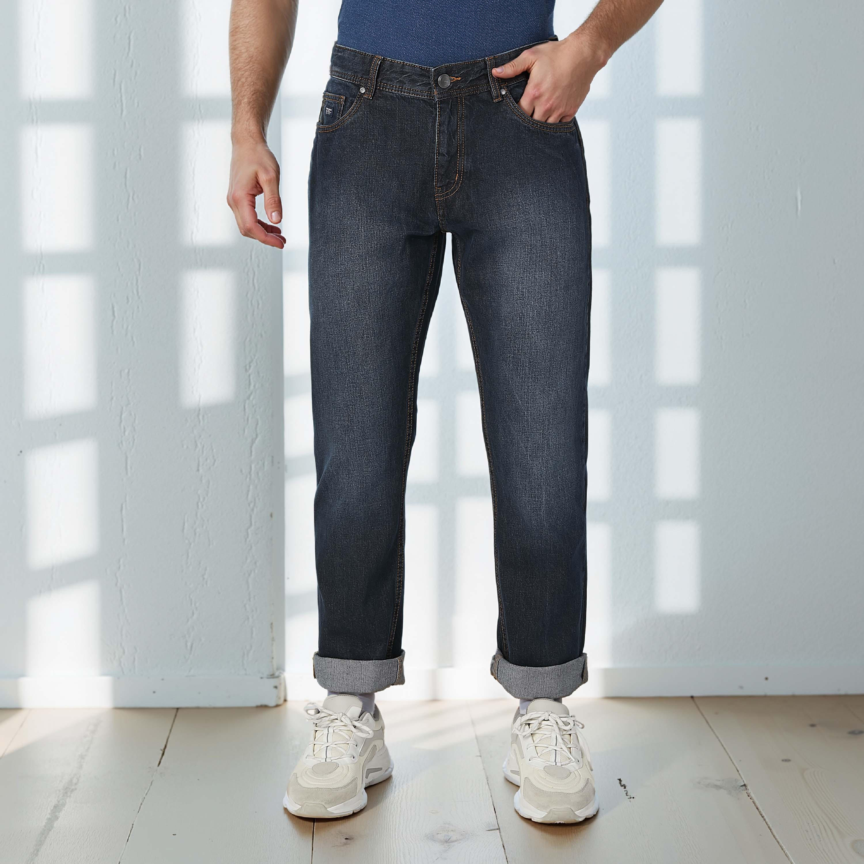 بنطال جينز سادة بجيوب-men-clothing-bottoms-jeans-image-2