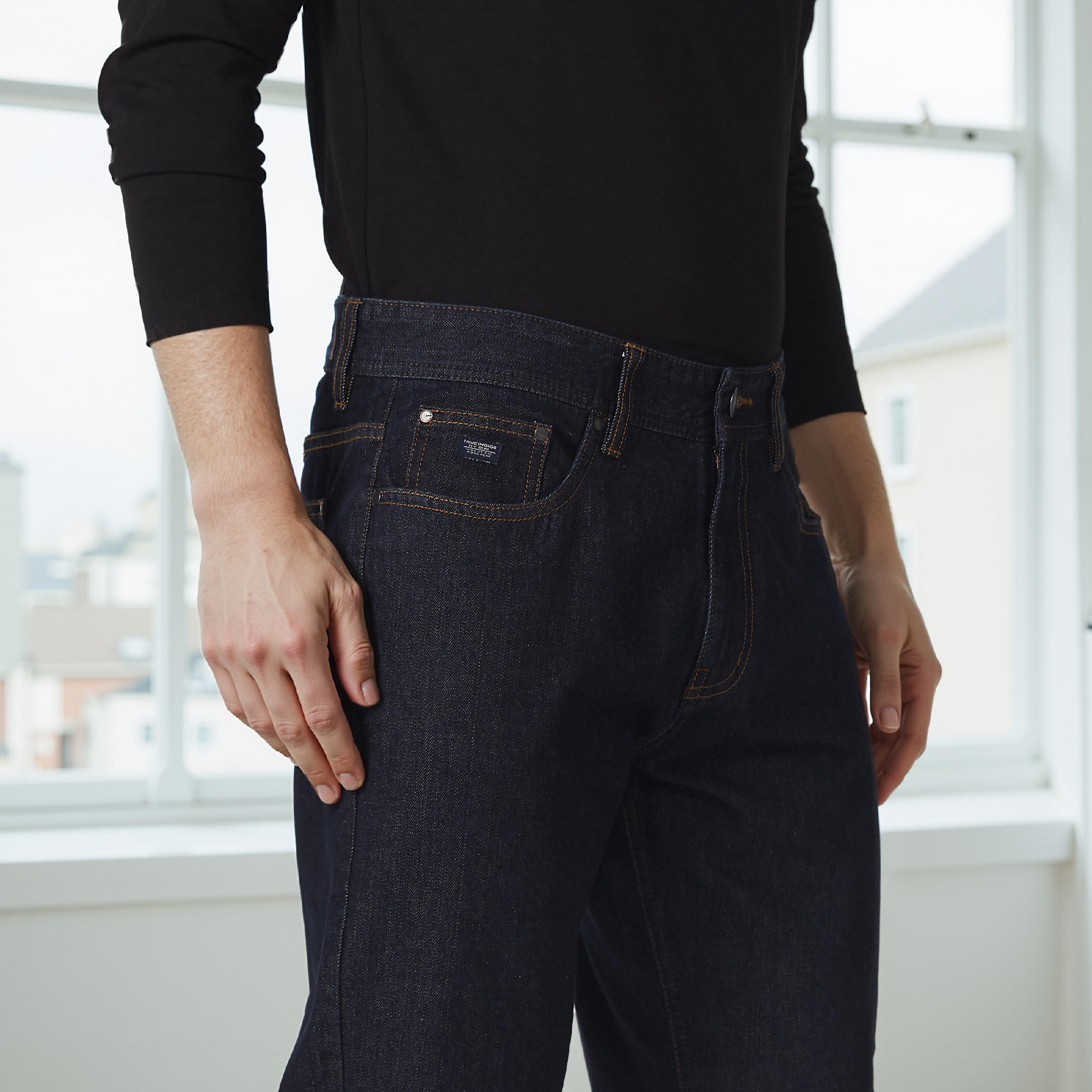 بنطلون جينز بزر إغلاق وتفاصيل جيب-men-clothing-bottoms-jeans-image-4