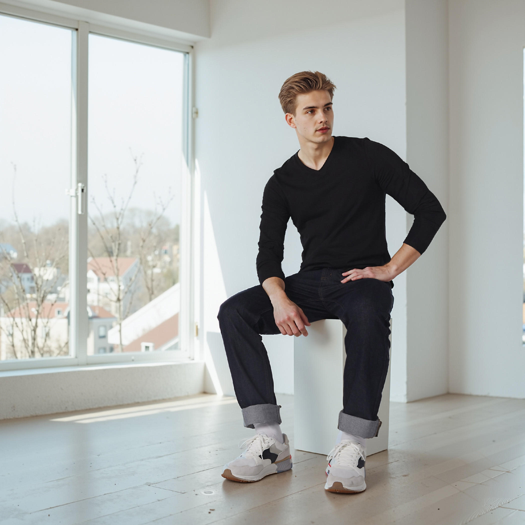 بنطلون جينز بزر إغلاق وتفاصيل جيب-men-clothing-bottoms-jeans-image-6