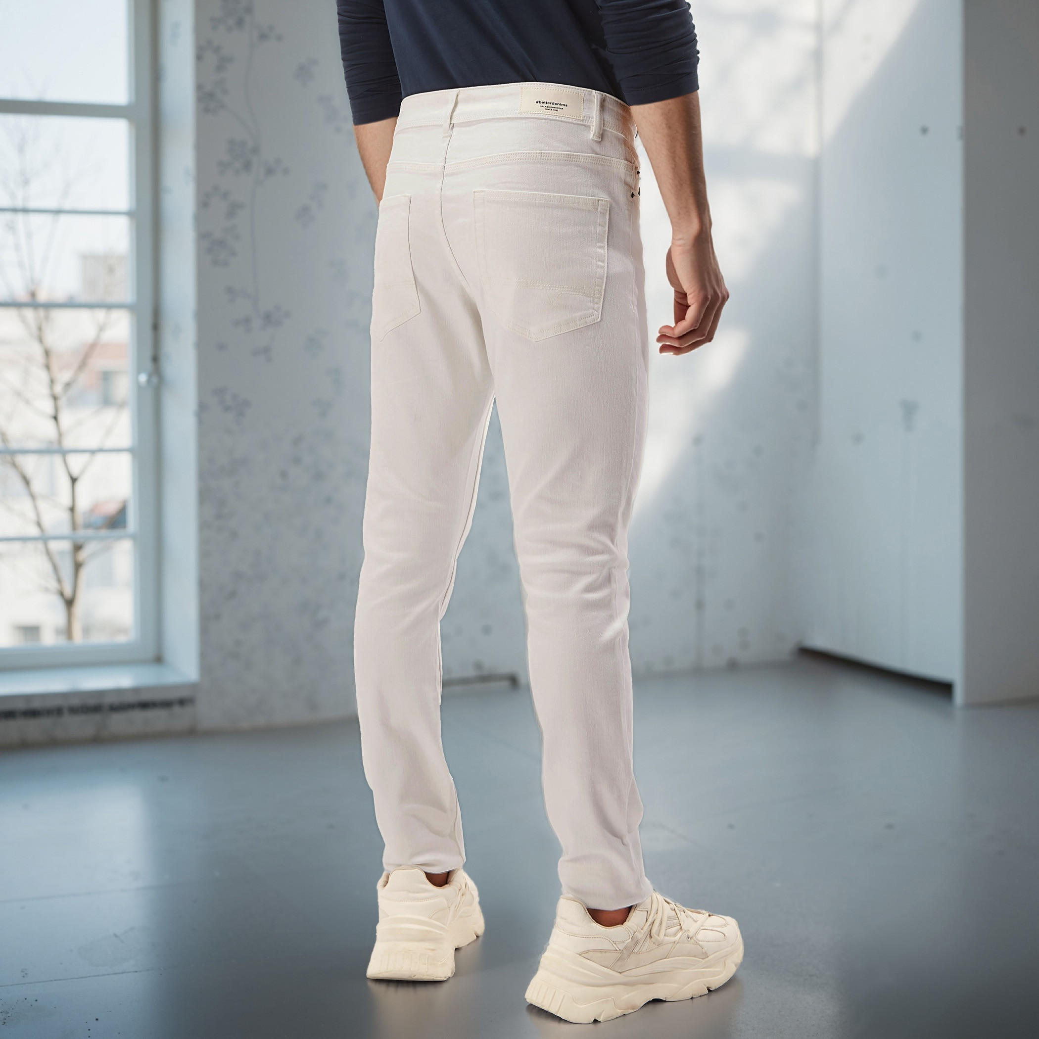 بنطلون جينز سكيني بتفاصيل جيوب وعراوي-men-clothing-bottoms-jeans-image-4
