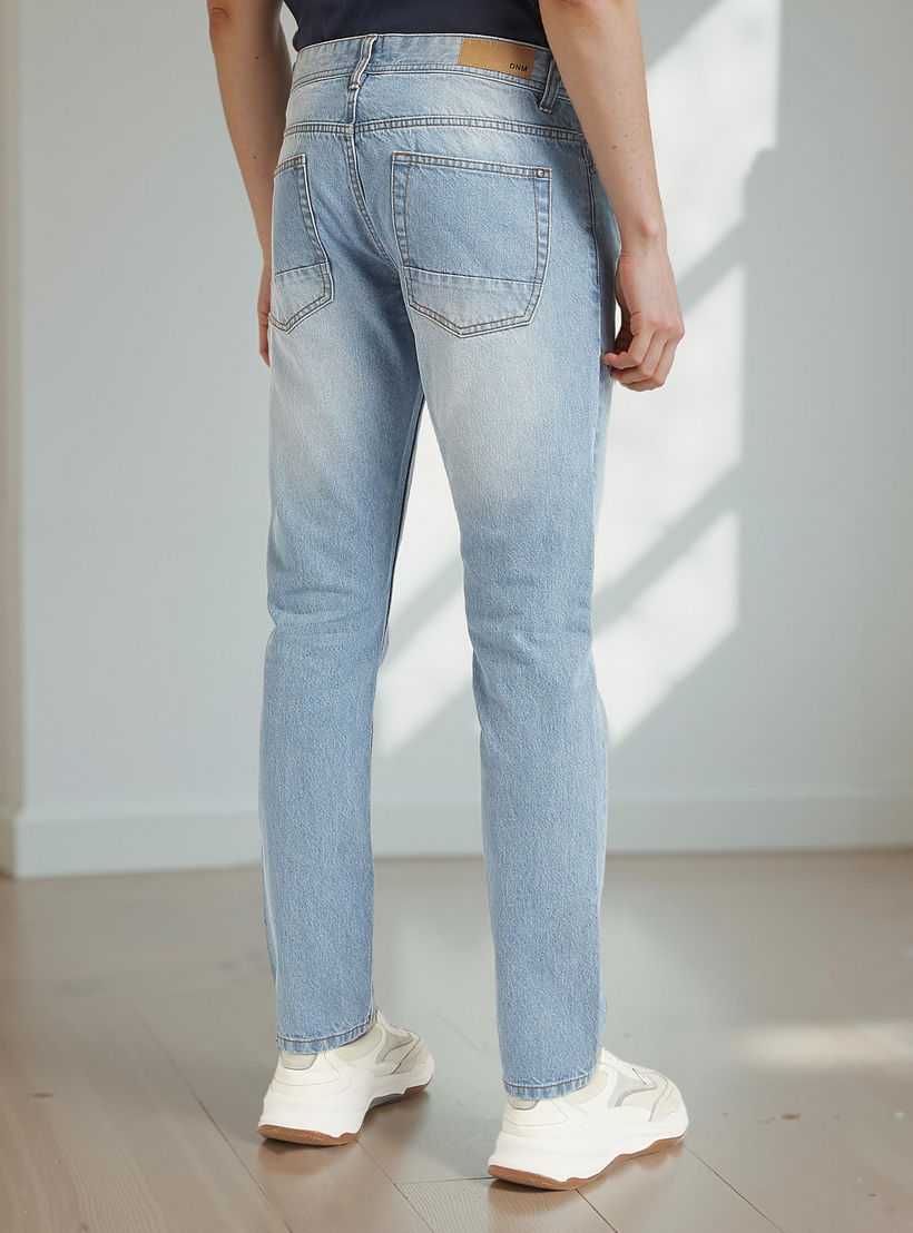 بنطلون جينز بتفاصيل جيوب وعراوي-men-clothing-bottoms-jeans-image-4