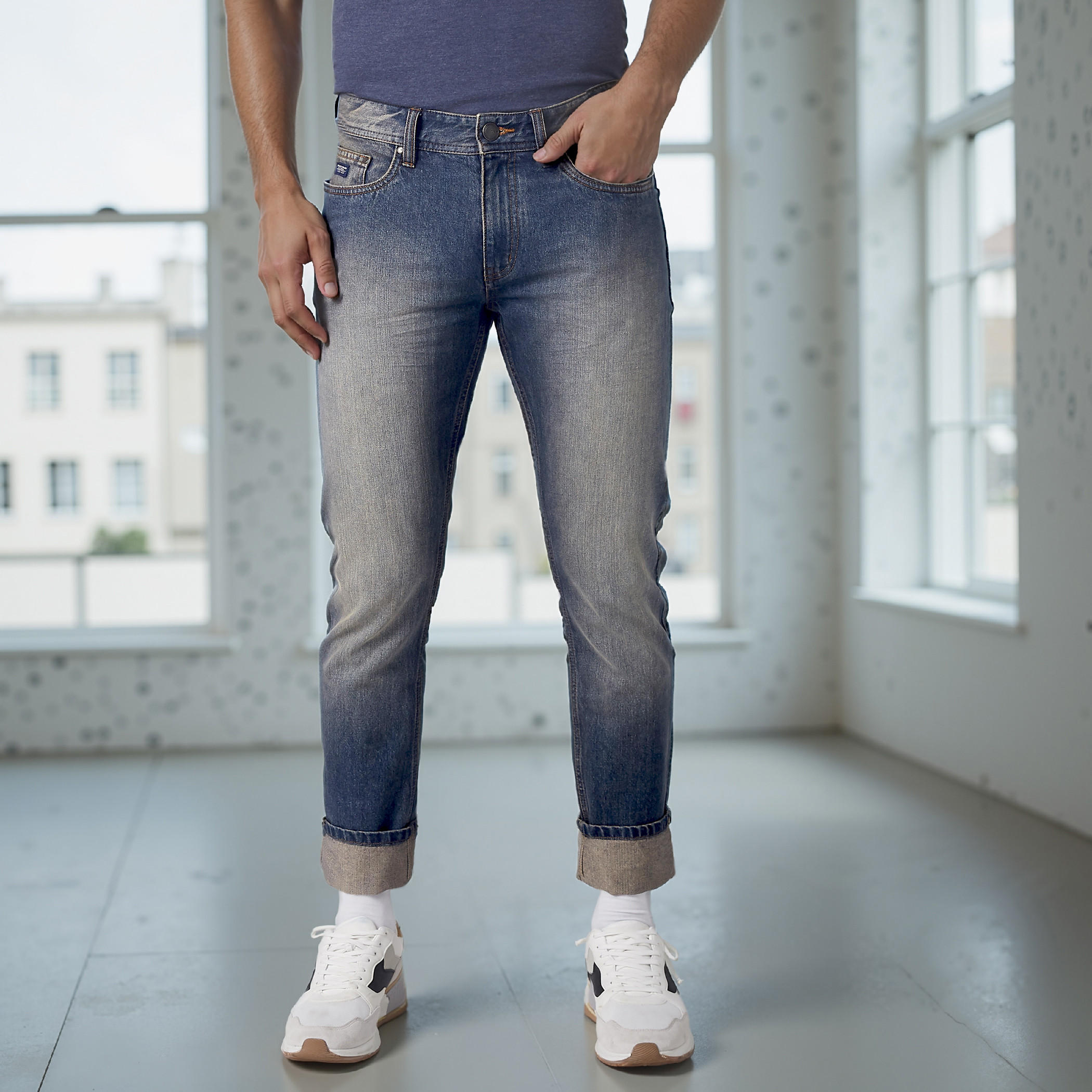 بنطال جينز طويل بزر إغلاق وجيوب-men-clothing-bottoms-jeans-image-1