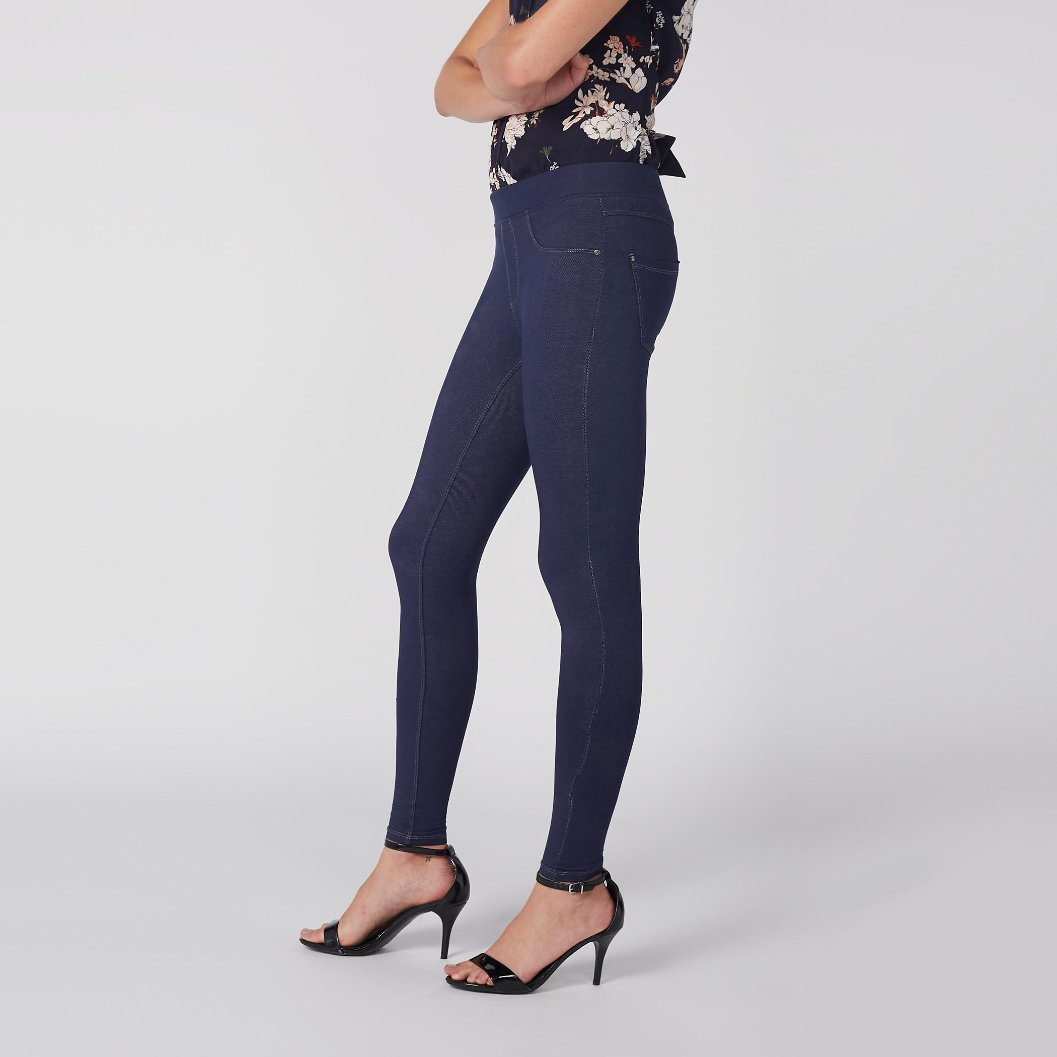 بنطال طويل بقصّة ضيّقة وخصر مطّاطي وجيوب-women-clothing-bottoms-leggings-image-3