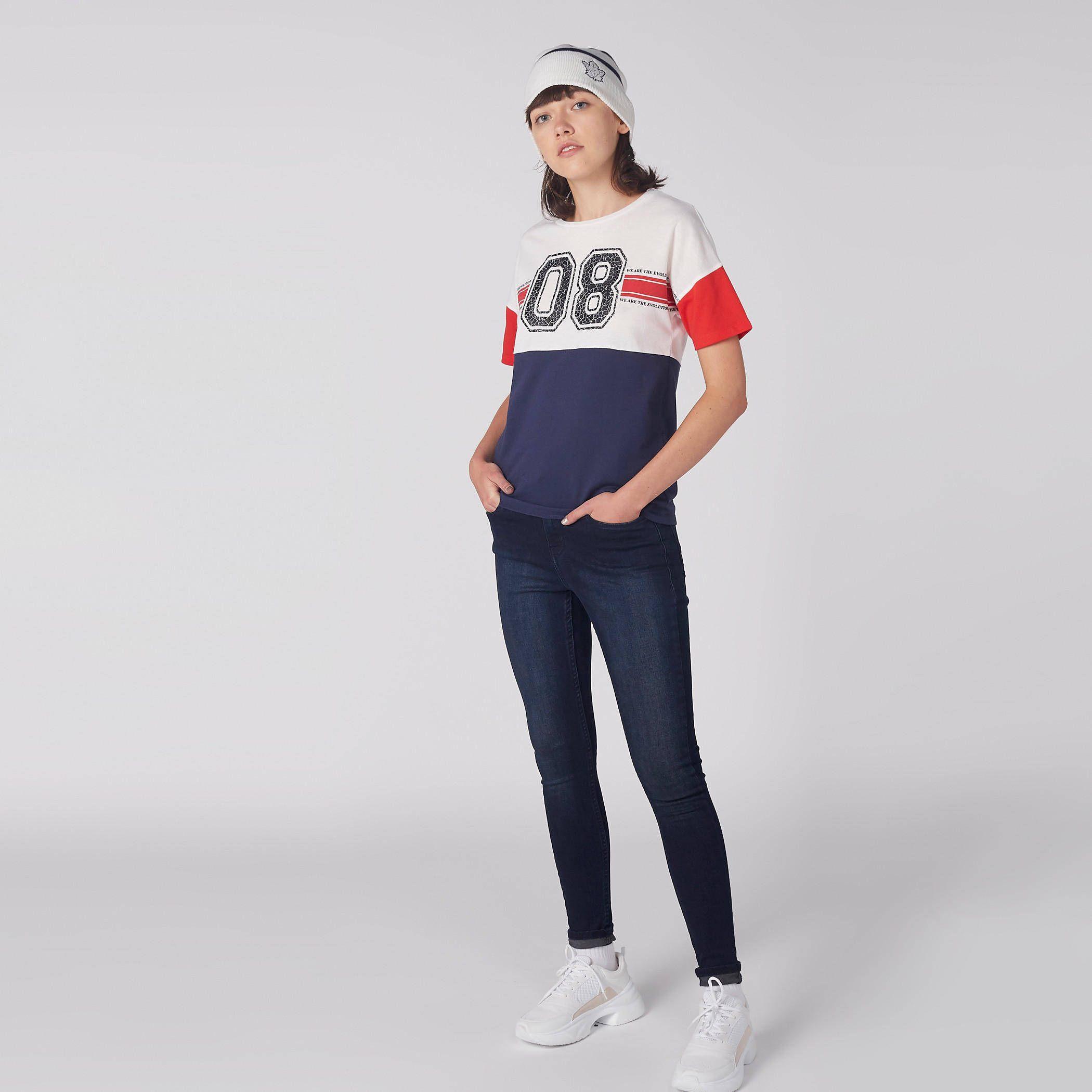 بنطال جينز طويل بزر إغلاق وجيوب-women-clothing-bottoms-jeans-image-1
