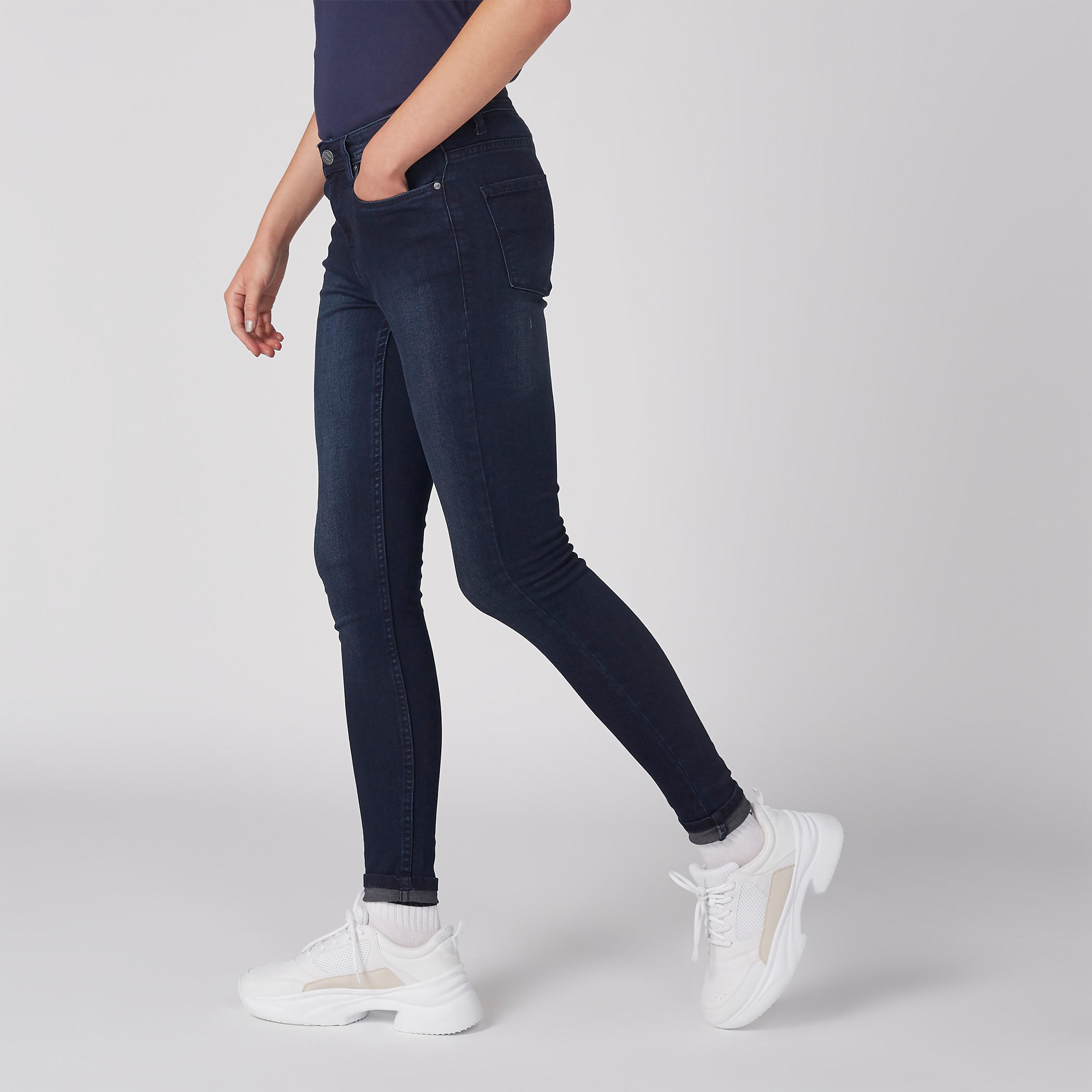 بنطال جينز طويل بزر إغلاق وجيوب-women-clothing-bottoms-jeans-image-3