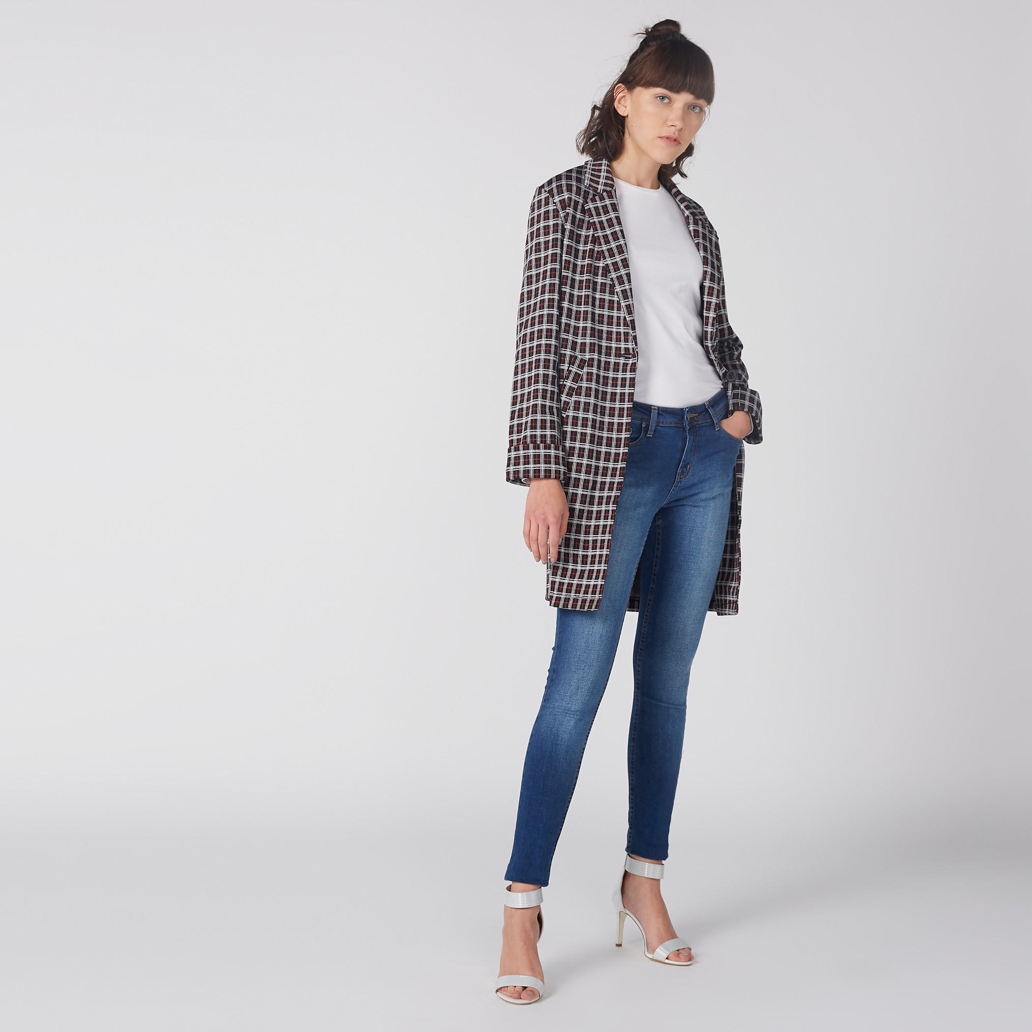 بنطال جينز طويل بزر إغلاق وجيوب-women-clothing-bottoms-jeans-image-1