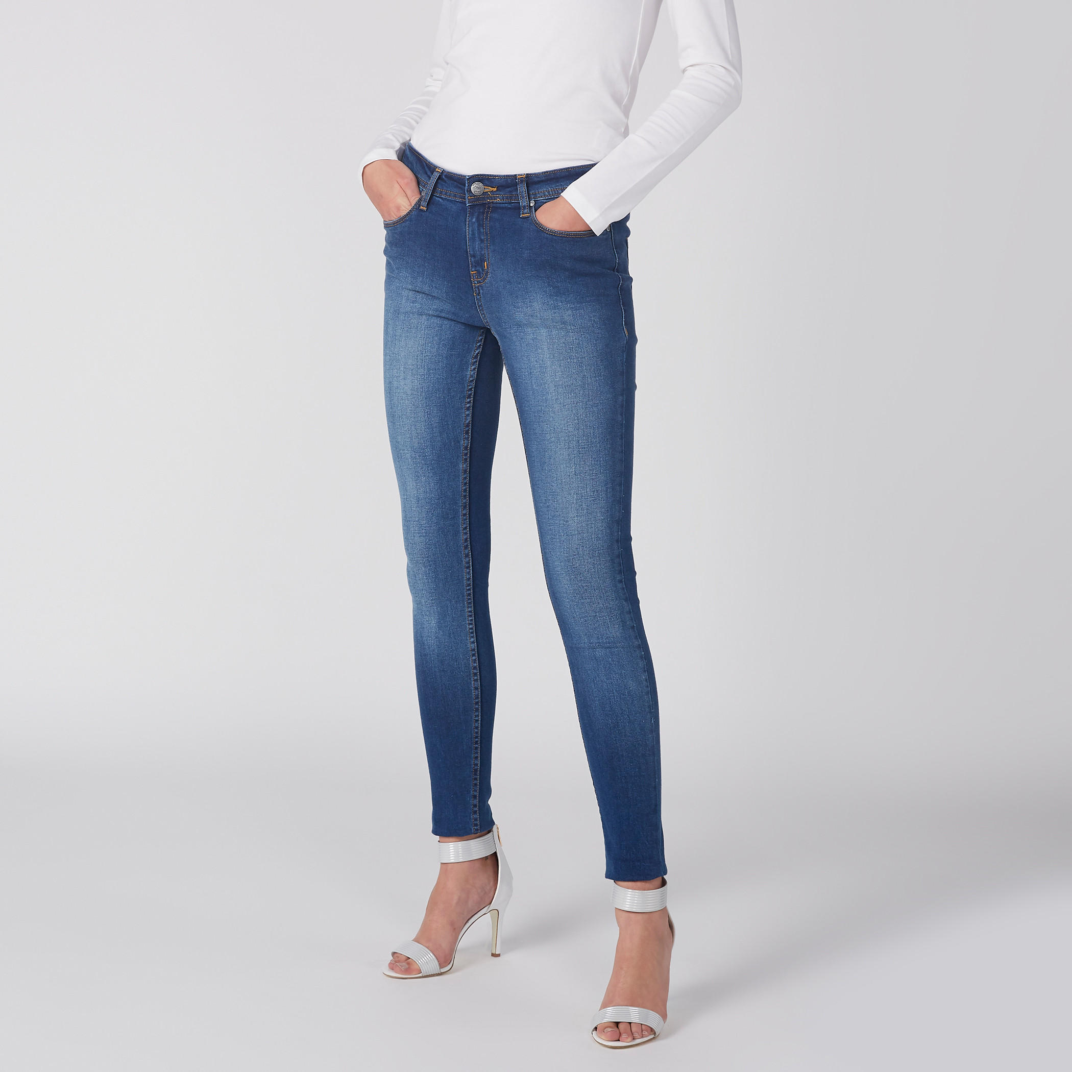 بنطال جينز طويل بزر إغلاق وجيوب-women-clothing-bottoms-jeans-image-2