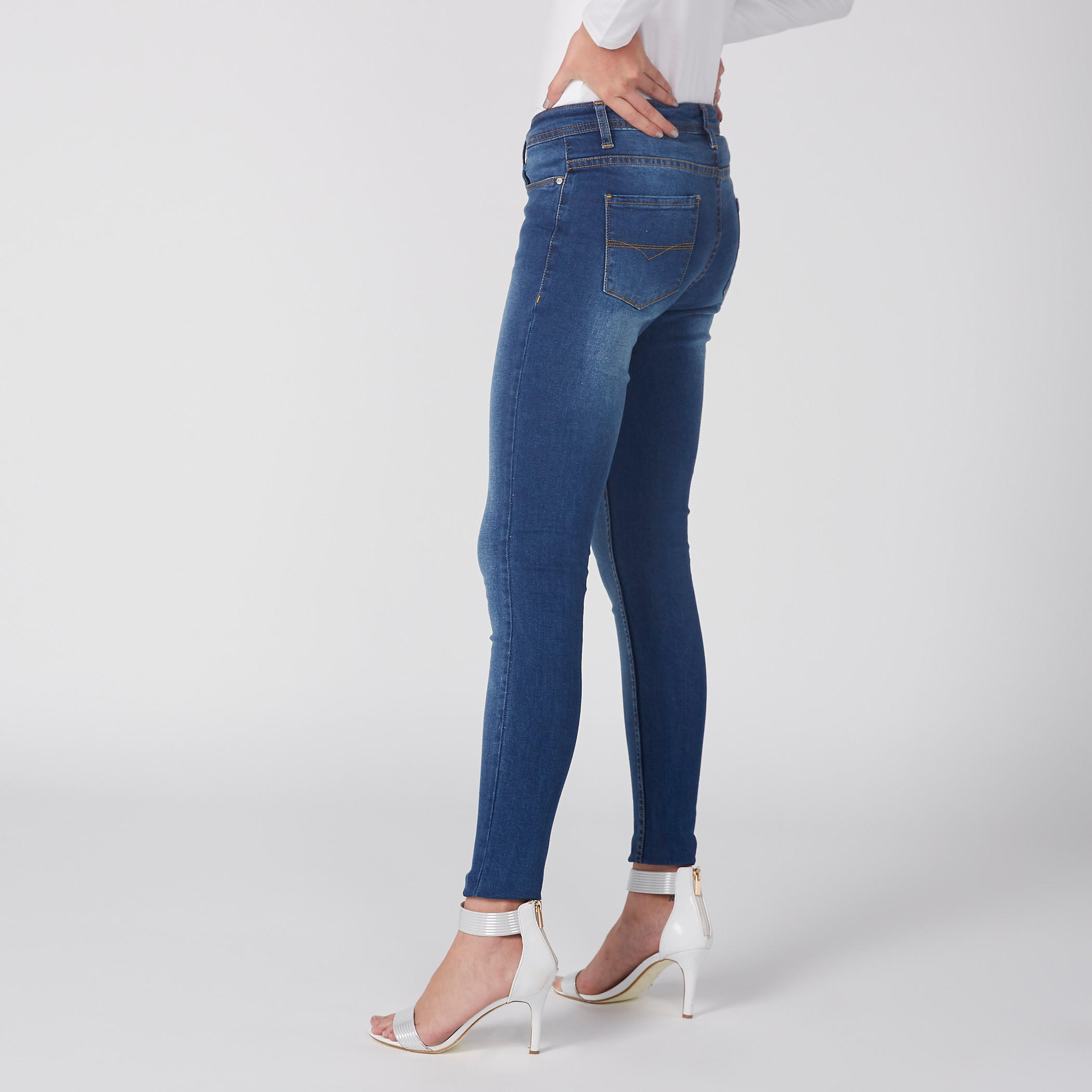 بنطال جينز طويل بزر إغلاق وجيوب-women-clothing-bottoms-jeans-image-3