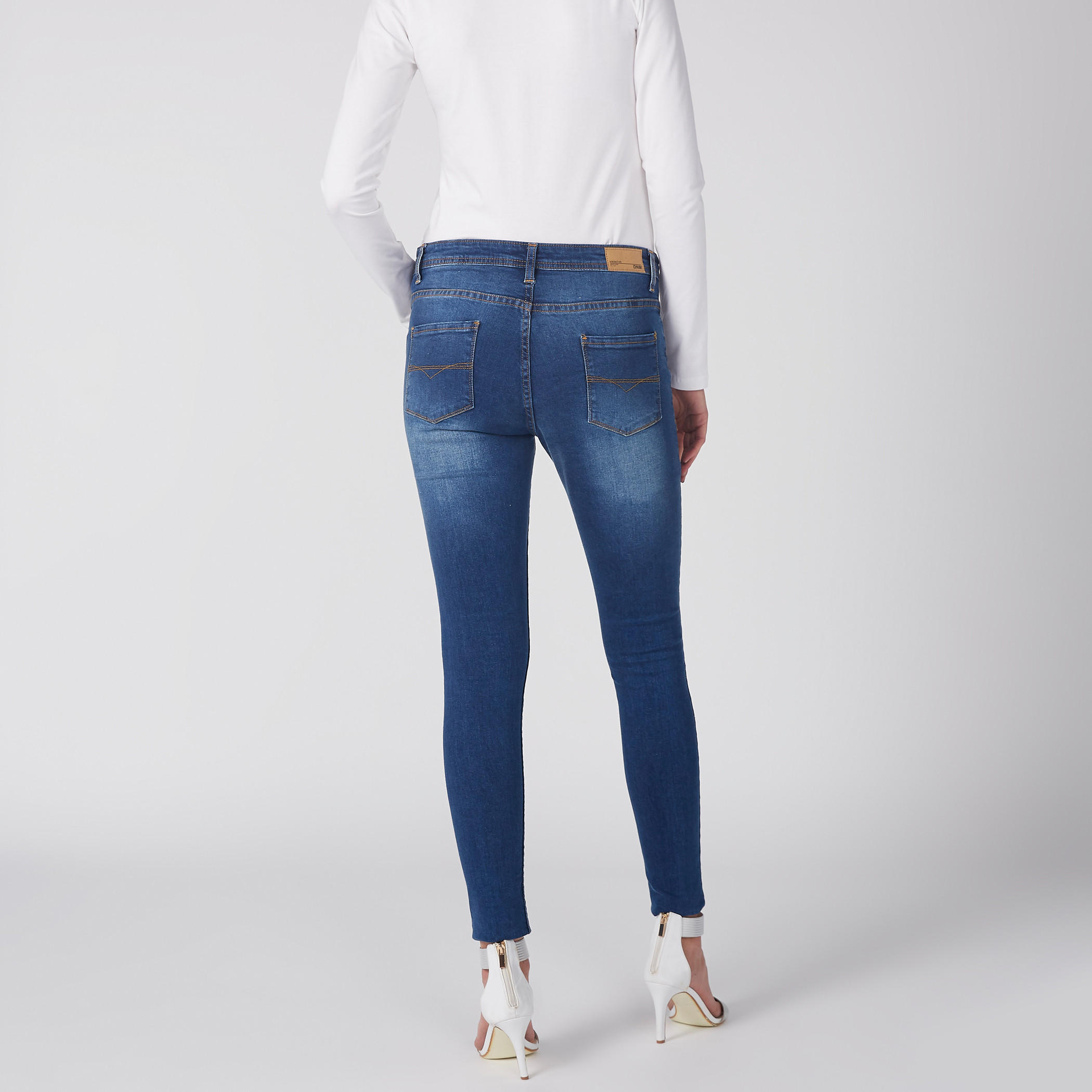 بنطال جينز طويل بزر إغلاق وجيوب-women-clothing-bottoms-jeans-image-6