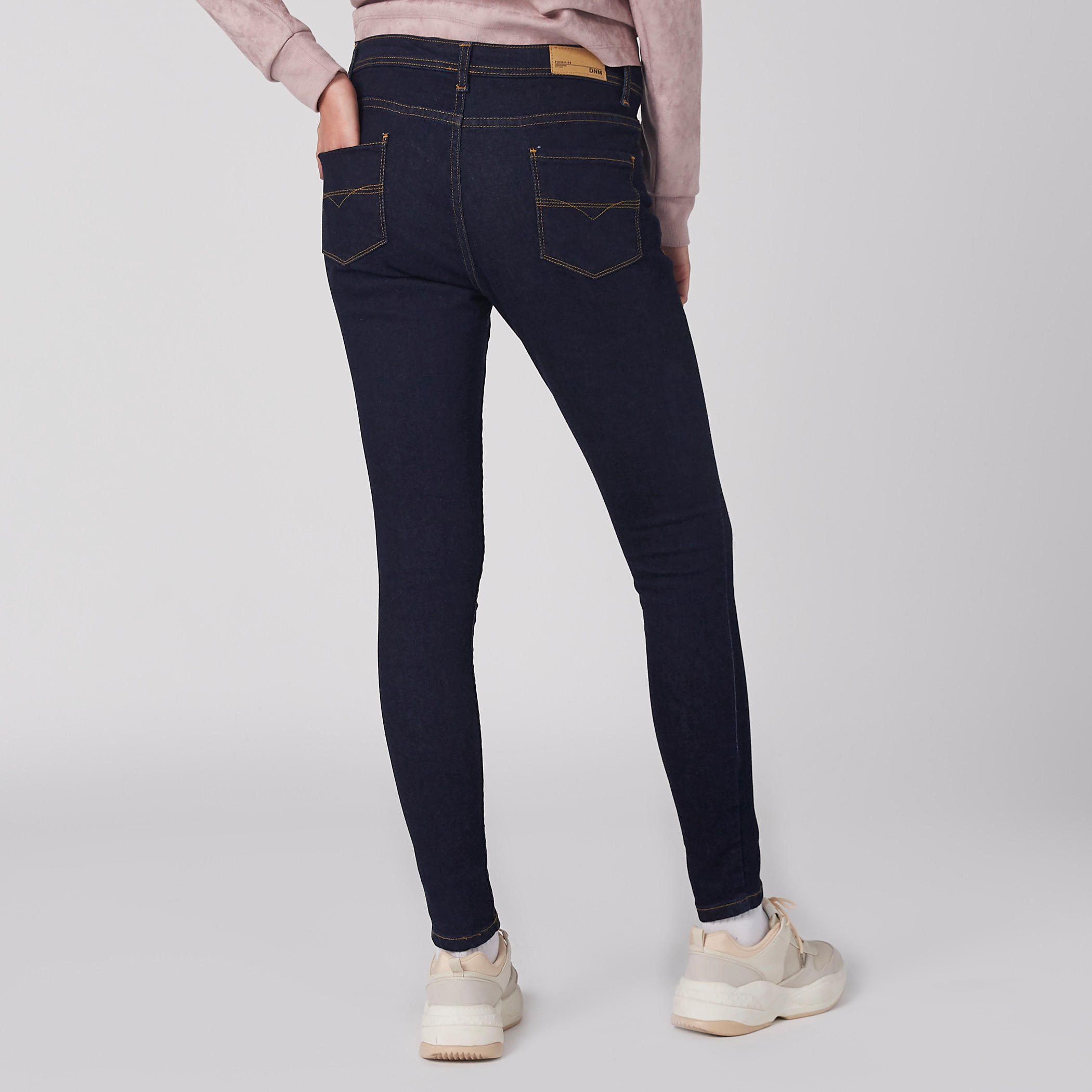 بنطال جينز طويل بزر إغلاق وجيوب مزينة-women-clothing-bottoms-jeans-image-4
