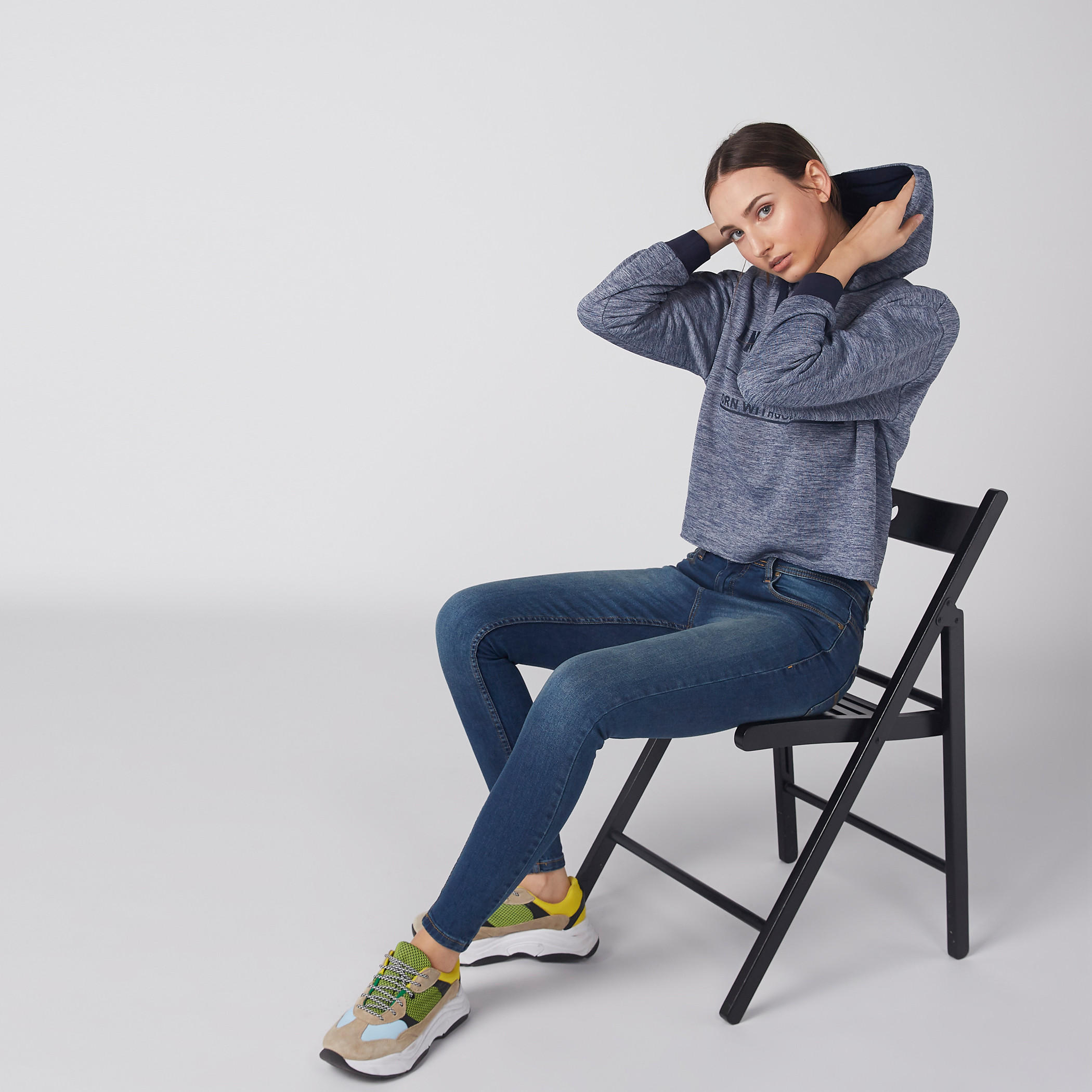 بنطال جينز طويل بزر إغلاق وجيوب-women-clothing-bottoms-jeans-image-1