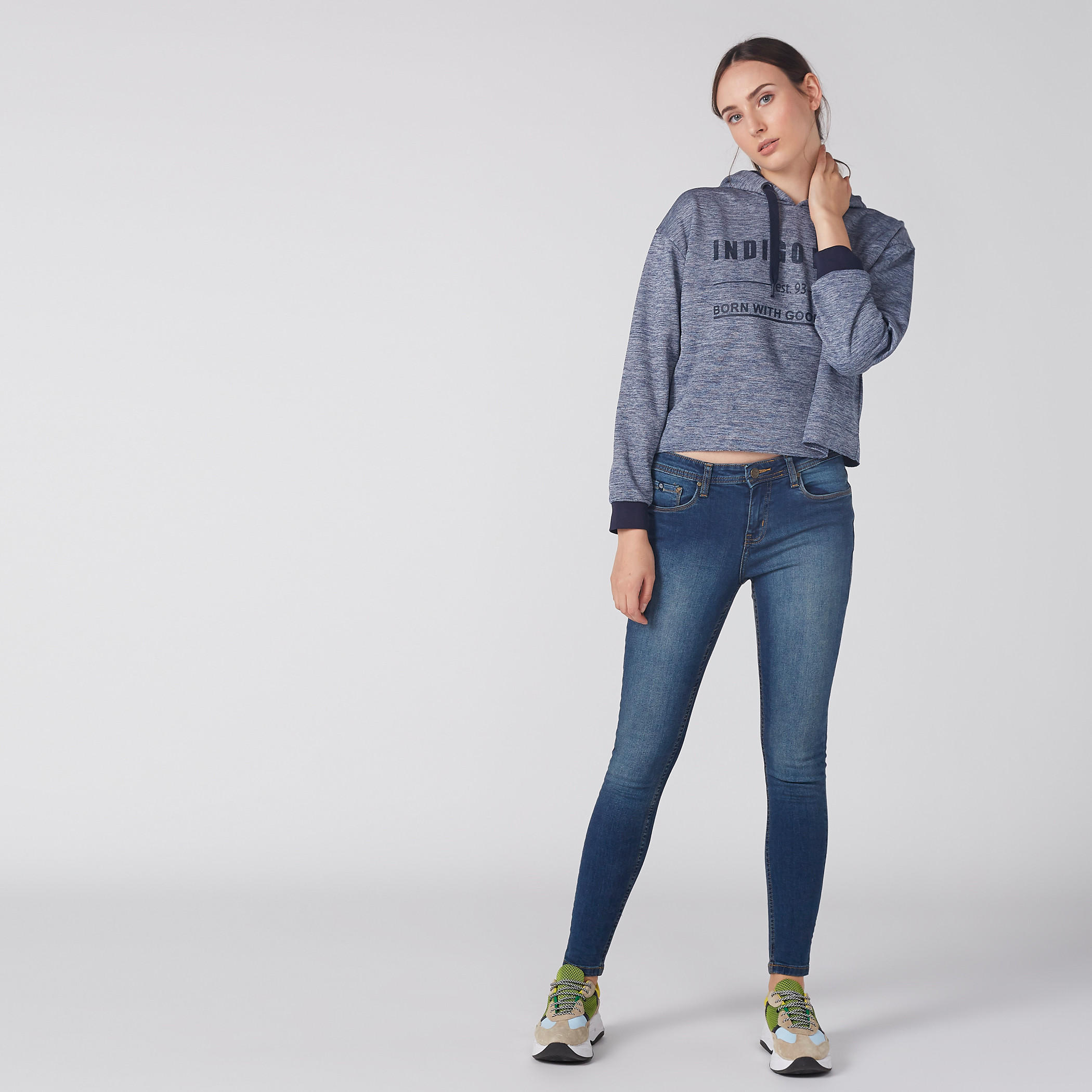 بنطال جينز طويل بزر إغلاق وجيوب-women-clothing-bottoms-jeans-image-3
