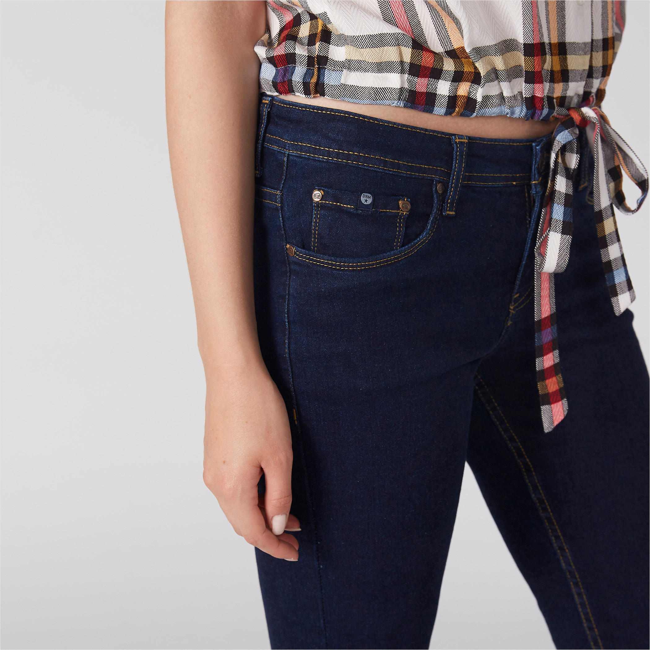 بنطال جينز طويل بزر إغلاق وجيوب-women-clothing-bottoms-jeans-image-5