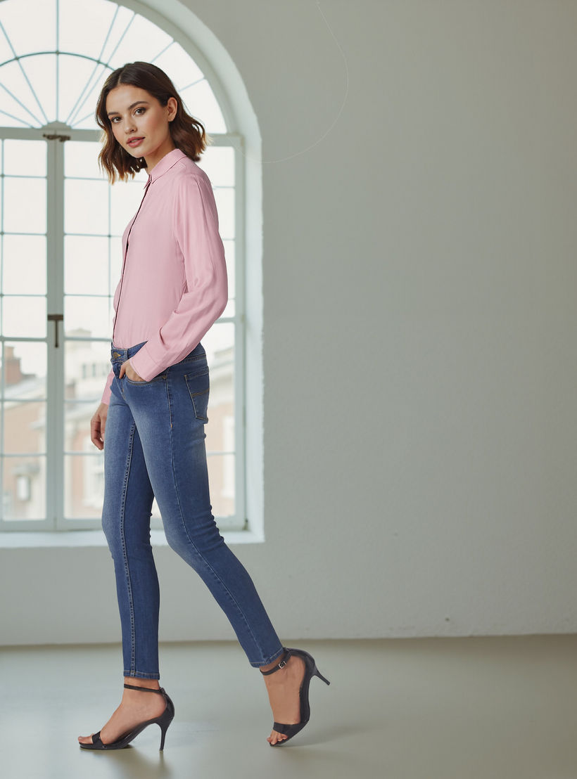 بنطال جينز طويل بزر إغلاق وجيوب مزينة-women-clothing-bottoms-jeans-image-2