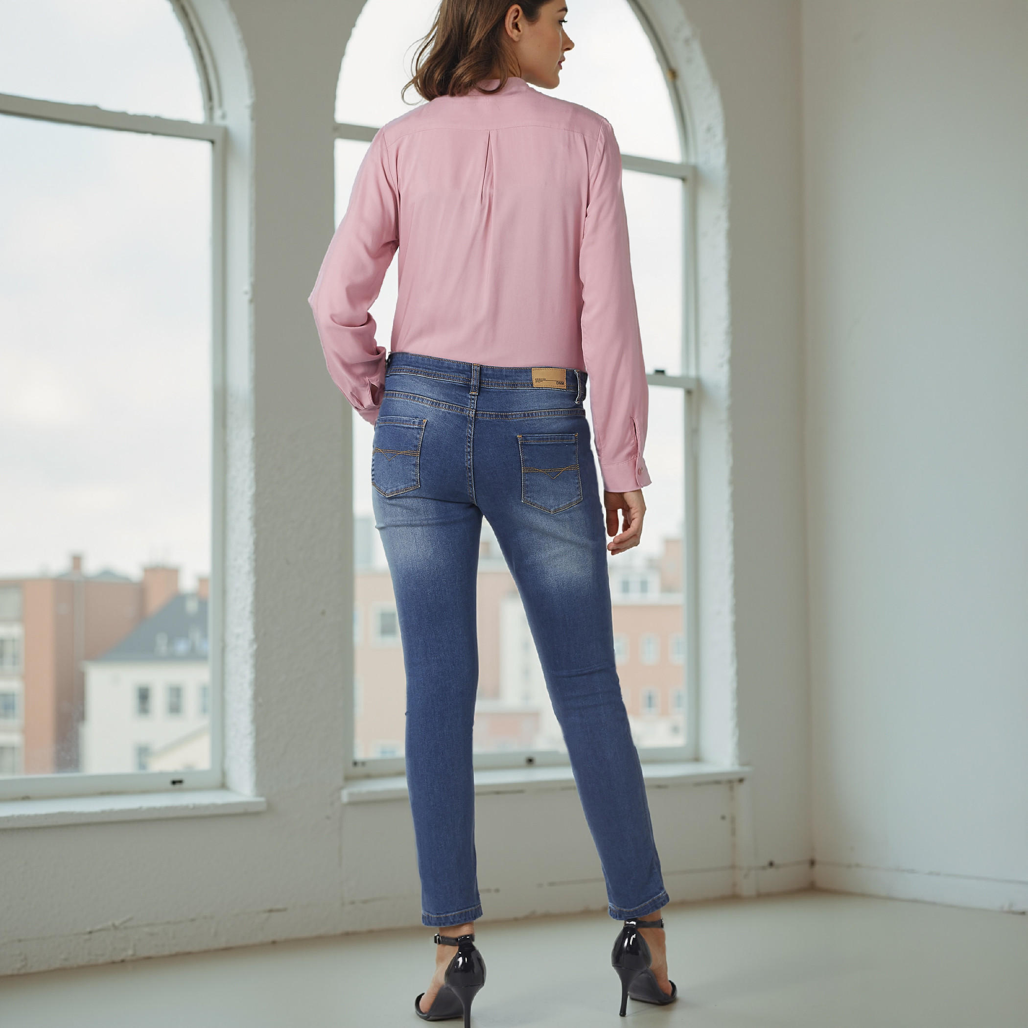 بنطال جينز طويل بزر إغلاق وجيوب مزينة-women-clothing-bottoms-jeans-image-4