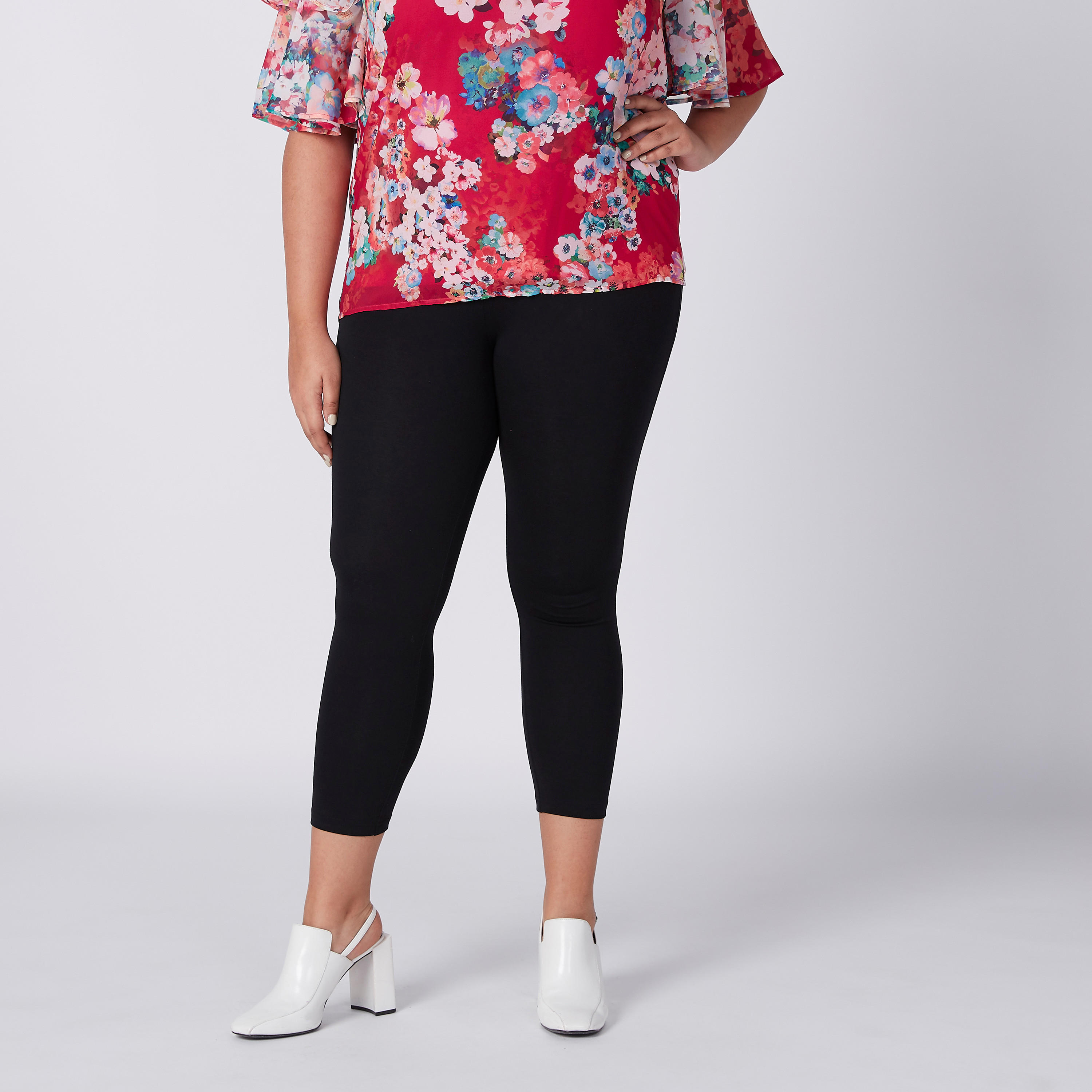 بنطلون ليقنز مقاس كبير قصير بخصر مطاطي-women-clothing-bottoms-leggings-image-1