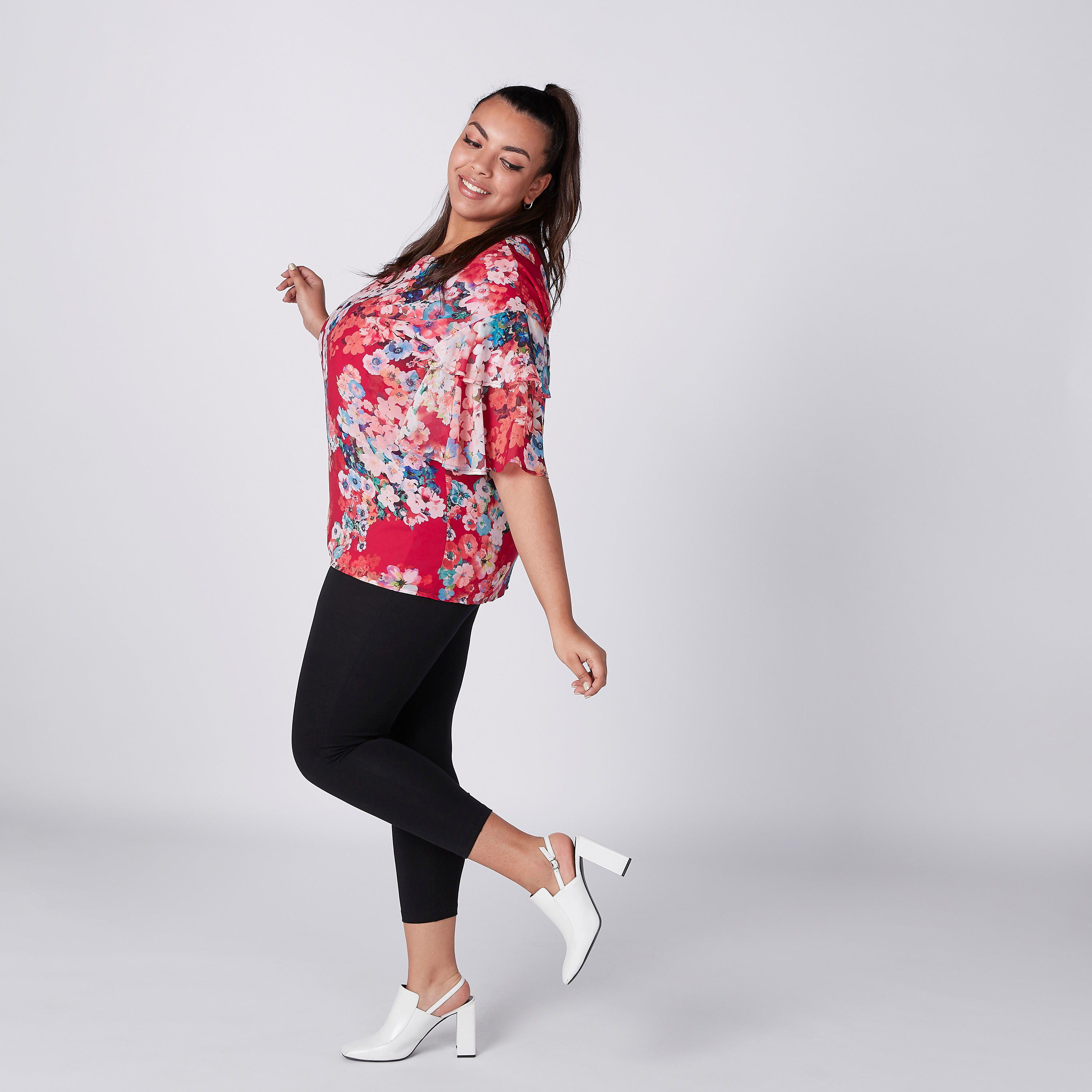 بنطلون ليقنز مقاس كبير قصير بخصر مطاطي-women-clothing-bottoms-leggings-image-2
