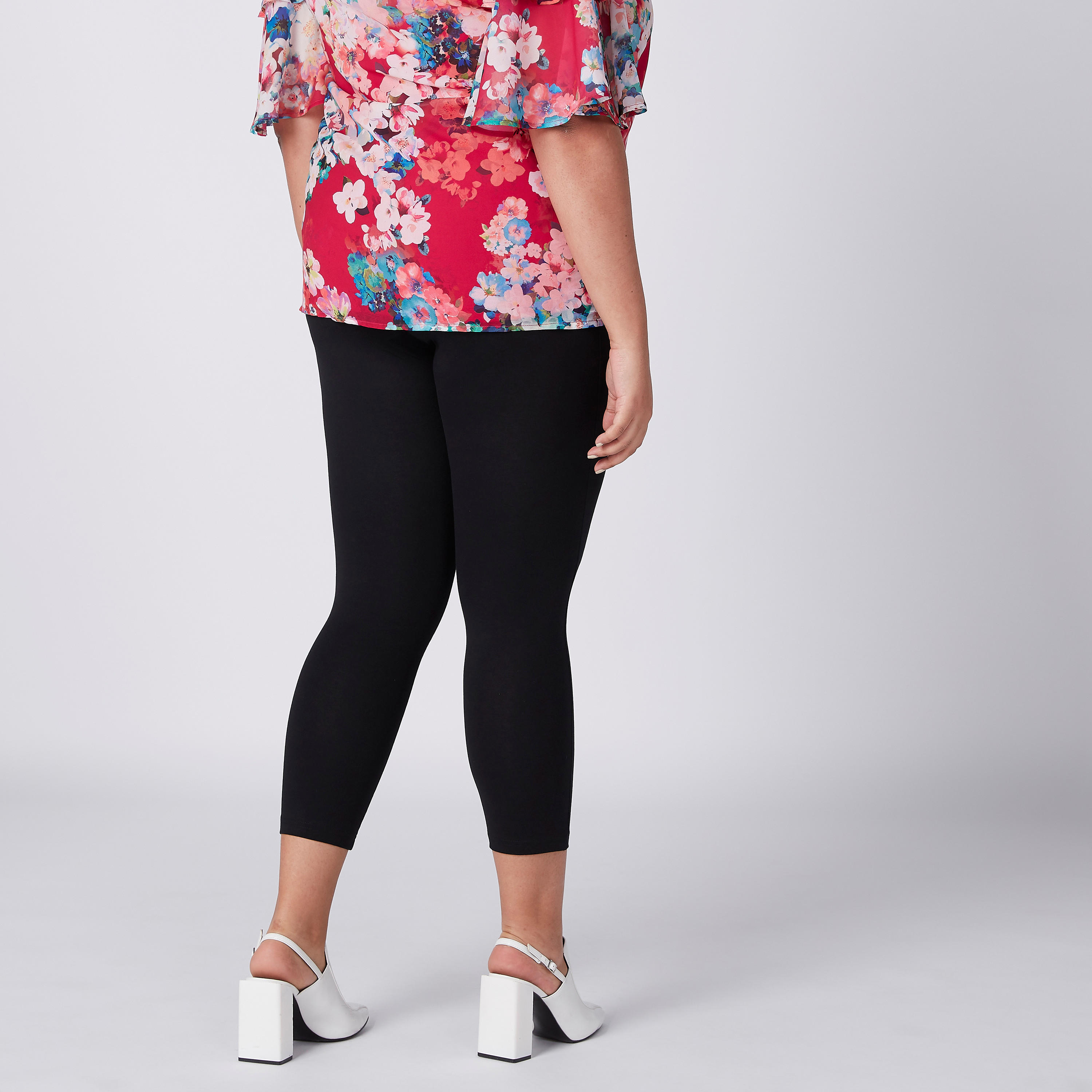 بنطلون ليقنز مقاس كبير قصير بخصر مطاطي-women-clothing-bottoms-leggings-image-4