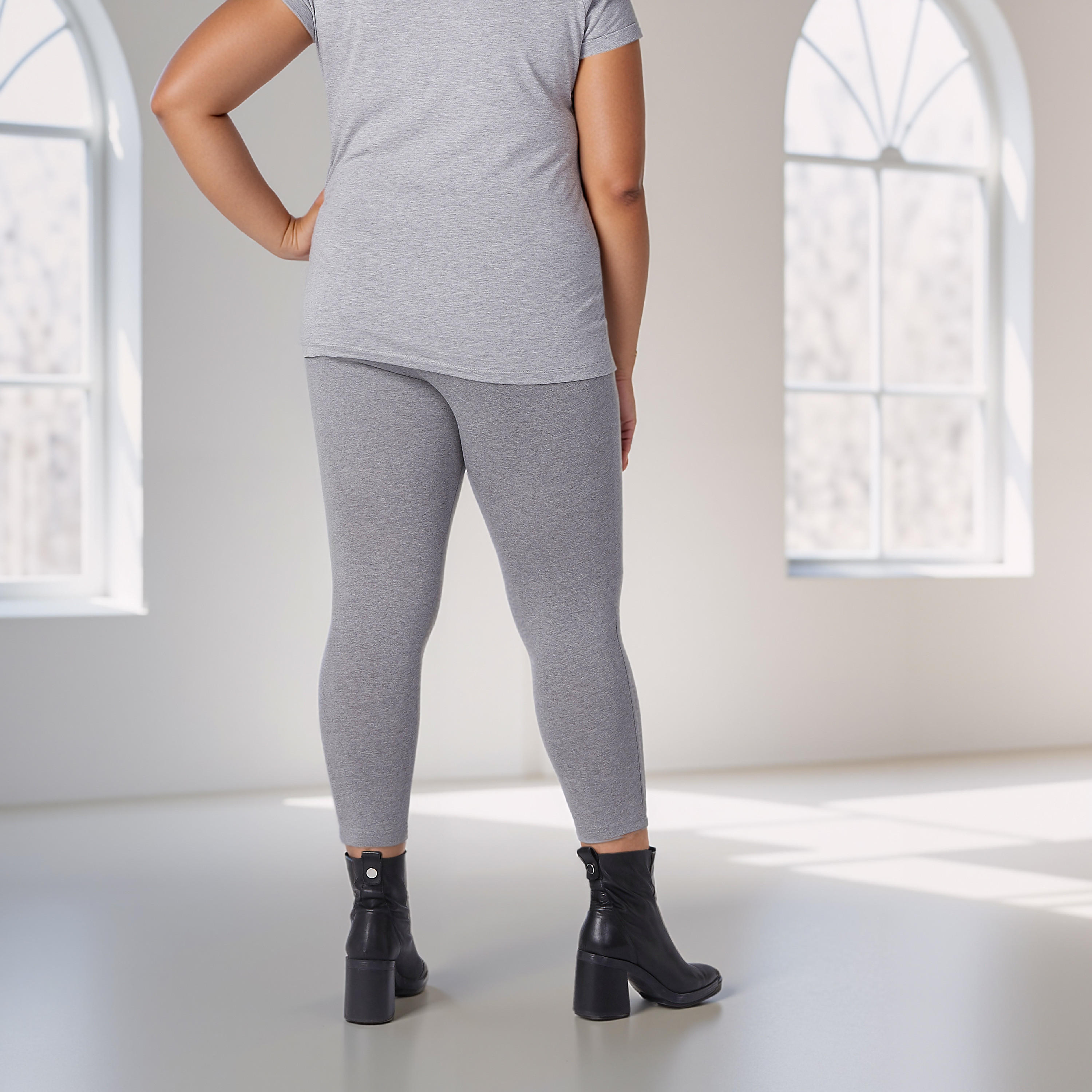 بنطلون ليقنز مقاس كبير قصير بخصر مطاطي-women-clothing-bottoms-leggings-image-4