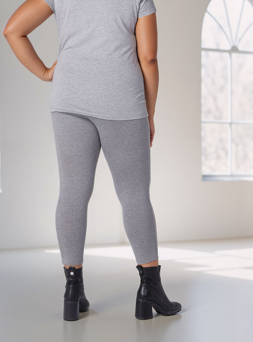 بنطلون ليقنز مقاس كبير قصير بخصر مطاطي-women-clothing-bottoms-leggings-image-4