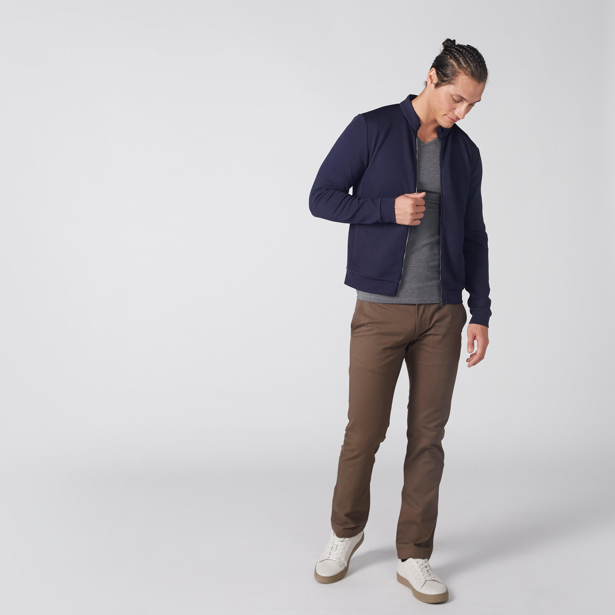 تيشيرت بقصّة مطابقة للجسم وياقة V وأكمام قصيرة-men-clothing-tshirtsandpolos-tshirts-image-3