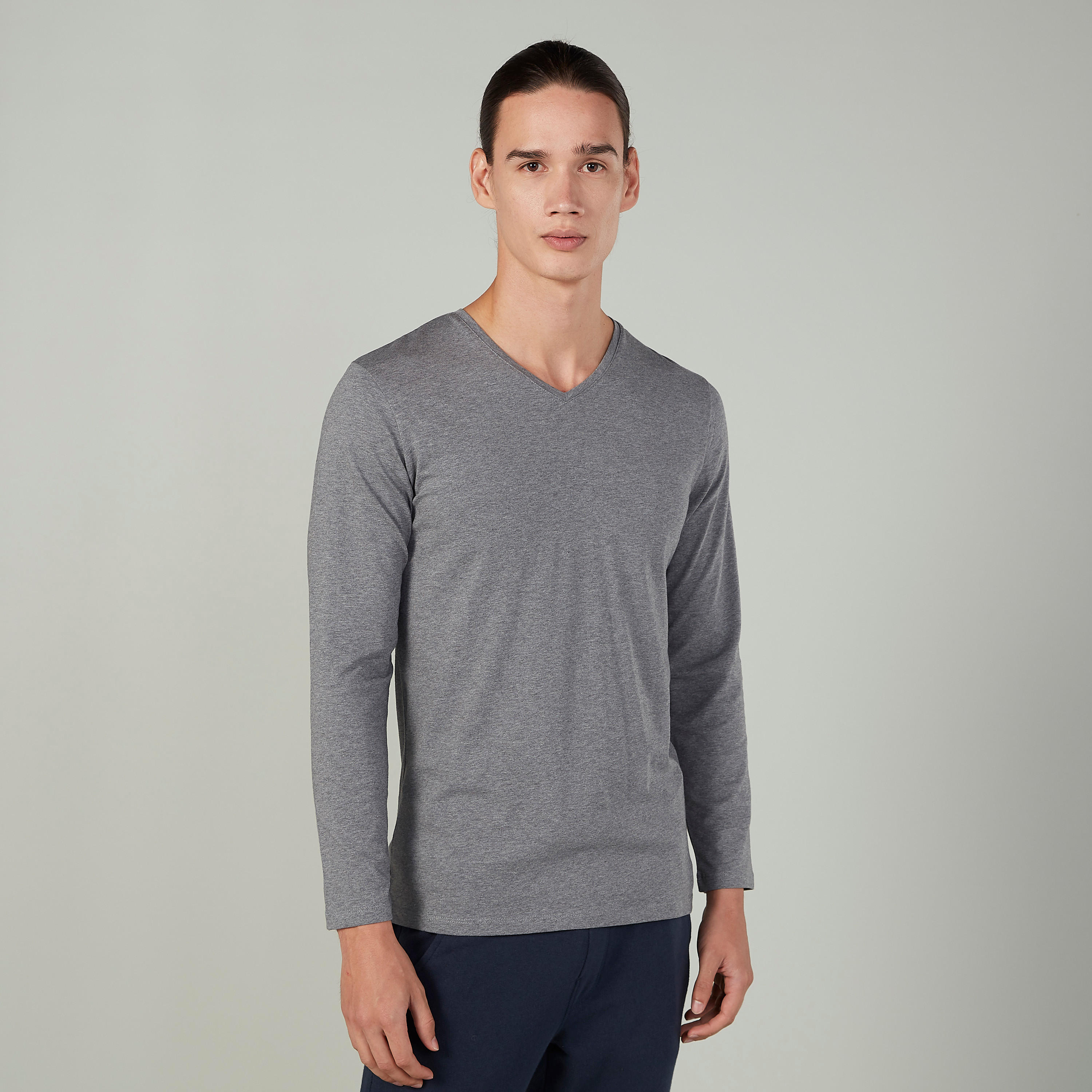 تيشيرت بقصّة سليم وياقة V وأكمام طويلة -men-clothing-tshirtsandpolos-tshirts-image-1