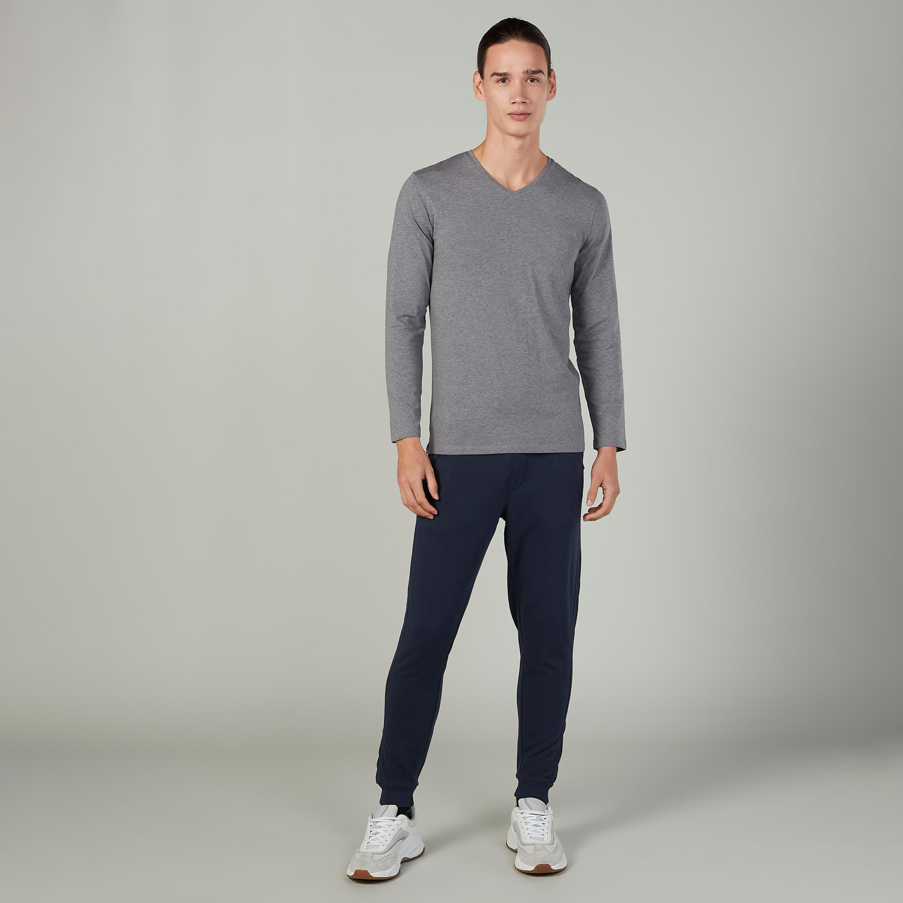 تيشيرت بقصّة سليم وياقة V وأكمام طويلة -men-clothing-tshirtsandpolos-tshirts-image-2