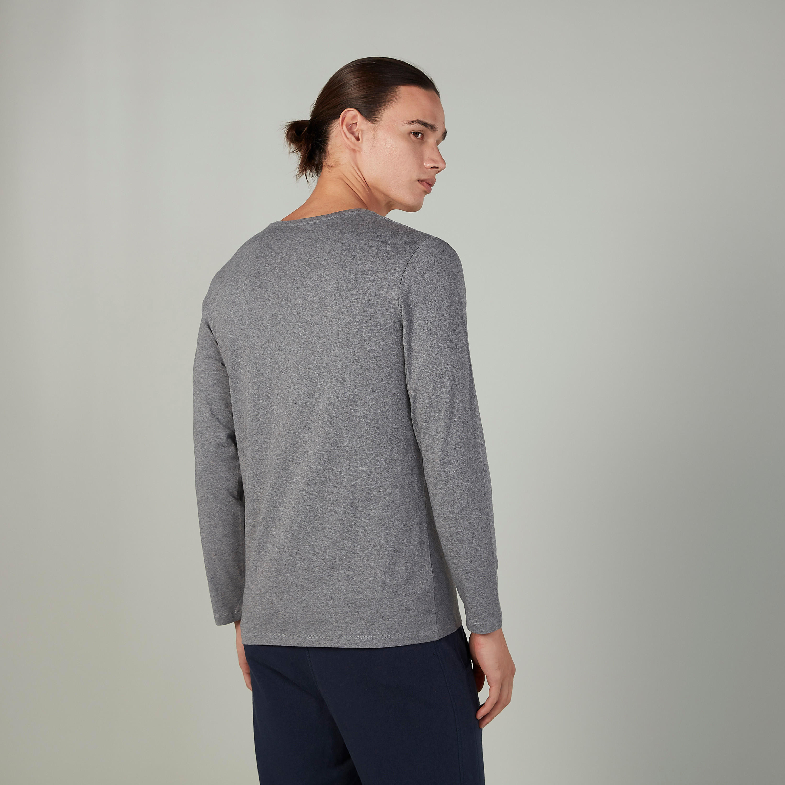 تيشيرت بقصّة سليم وياقة V وأكمام طويلة -men-clothing-tshirtsandpolos-tshirts-image-4