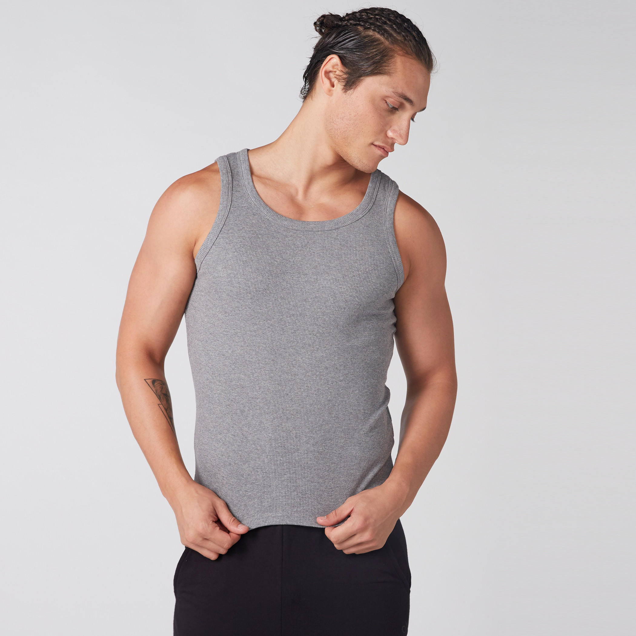 سترة فيست بارزة الملمس دون أكمام بياقة عميقة-men-clothing-tshirtsandpolos-vests-image-1