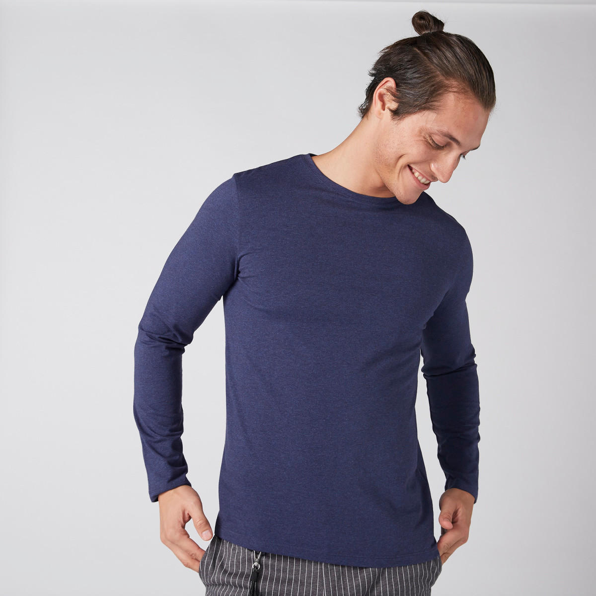 تيشيرت بقصّة سليم وياقة ضيقة وأكمام طويلة-men-clothing-tshirtsandpolos-tshirts-image-1