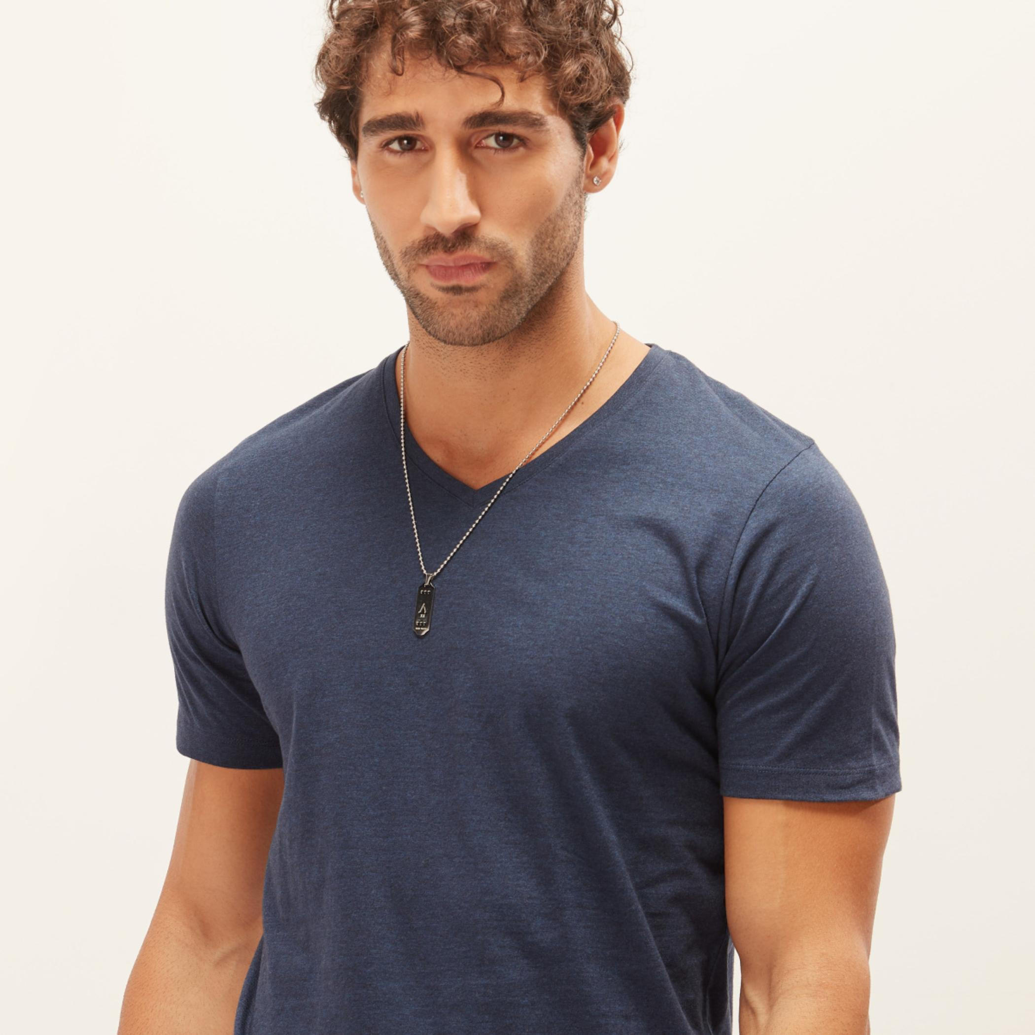 تيشيرت بقصّة سليم وياقة V وأكمام قصيرة-men-clothing-tshirtsandpolos-tshirts-image-3