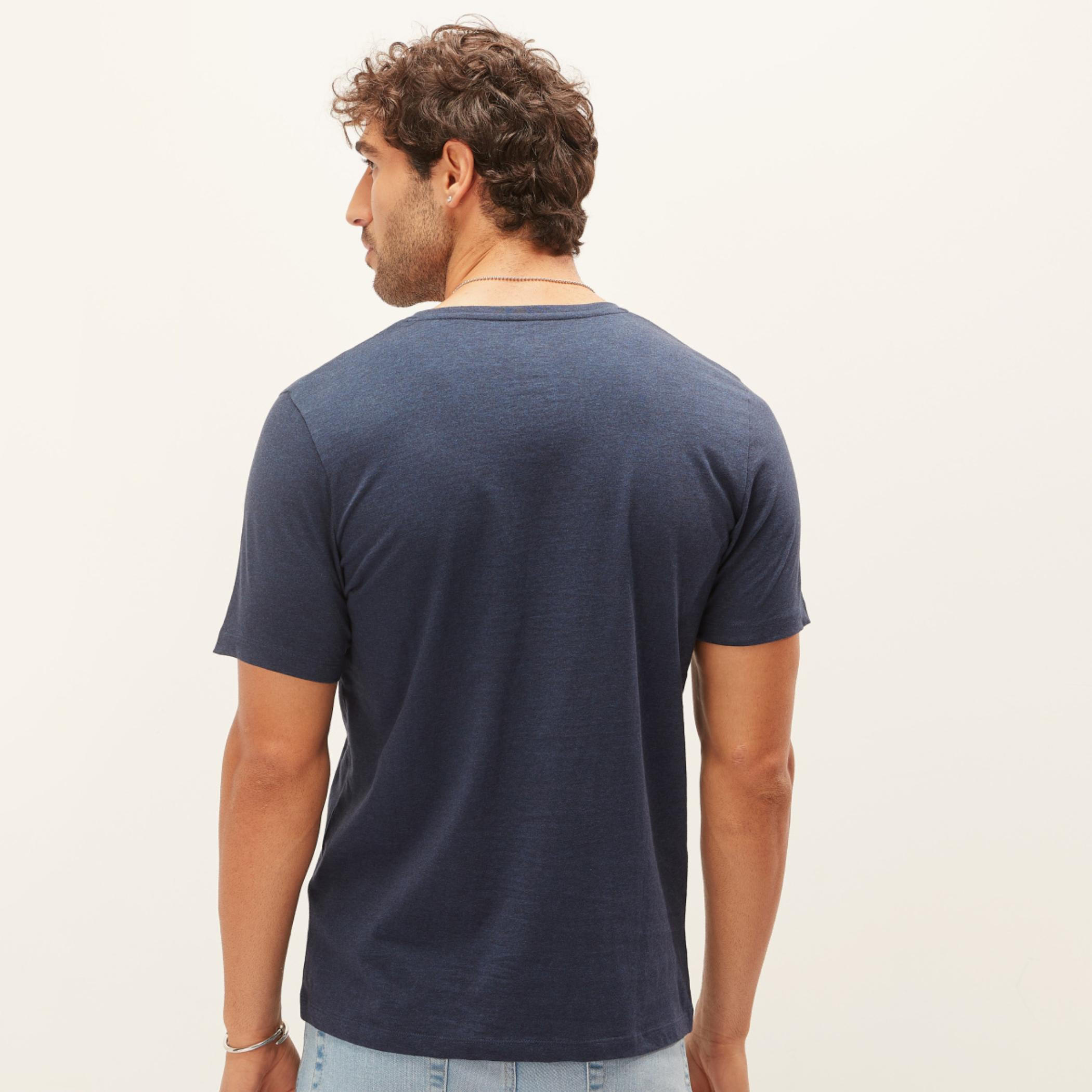 تيشيرت بقصّة سليم وياقة V وأكمام قصيرة-men-clothing-tshirtsandpolos-tshirts-image-4