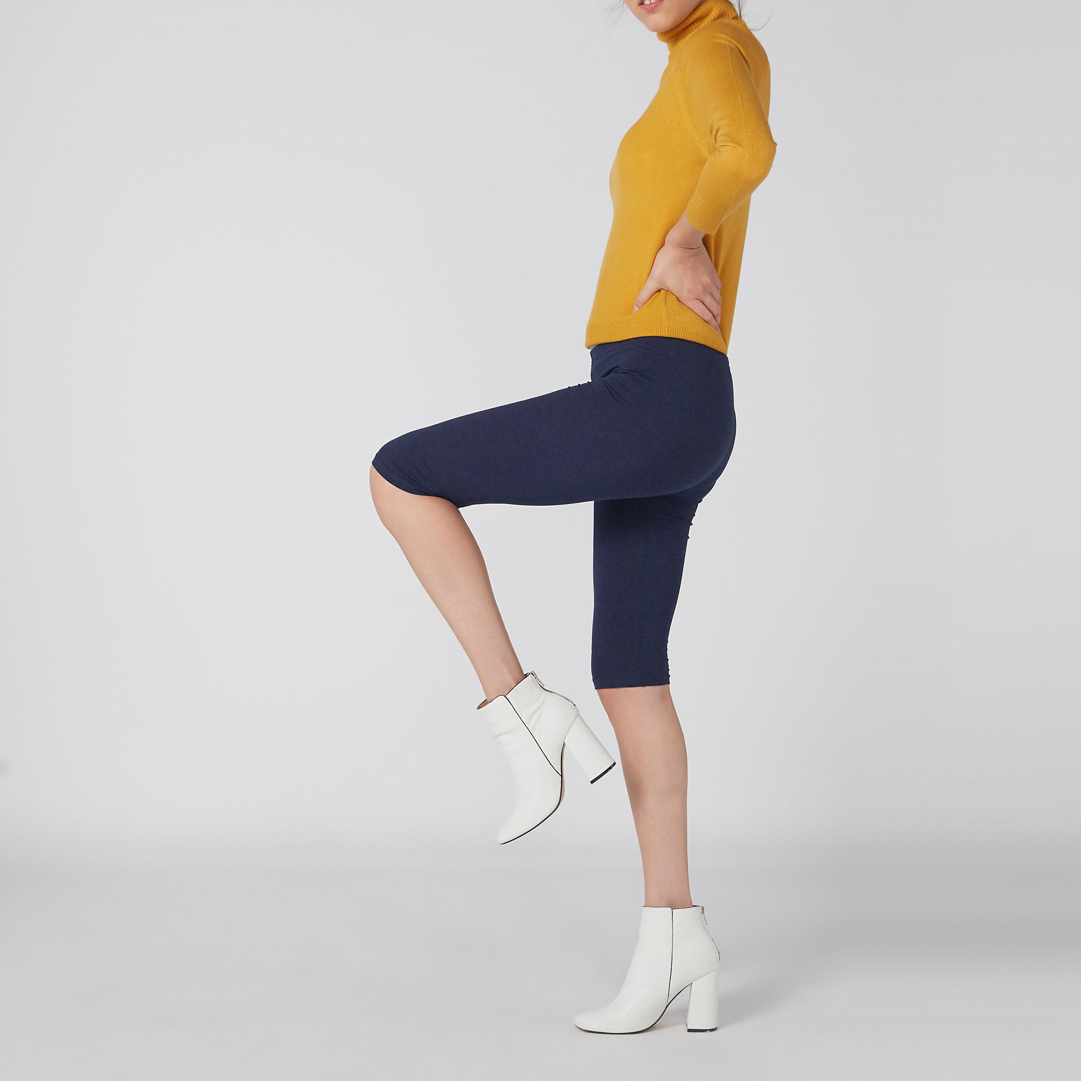 بنطال ليقنز بطول 3/4 وخصر مطاطي-women-clothing-bottoms-leggings-image-2