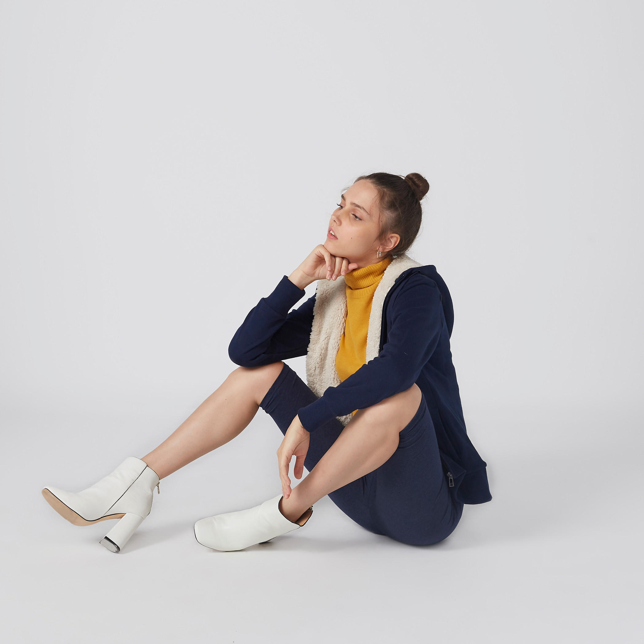 بنطال ليقنز بطول 3/4 وخصر مطاطي-women-clothing-bottoms-leggings-image-4