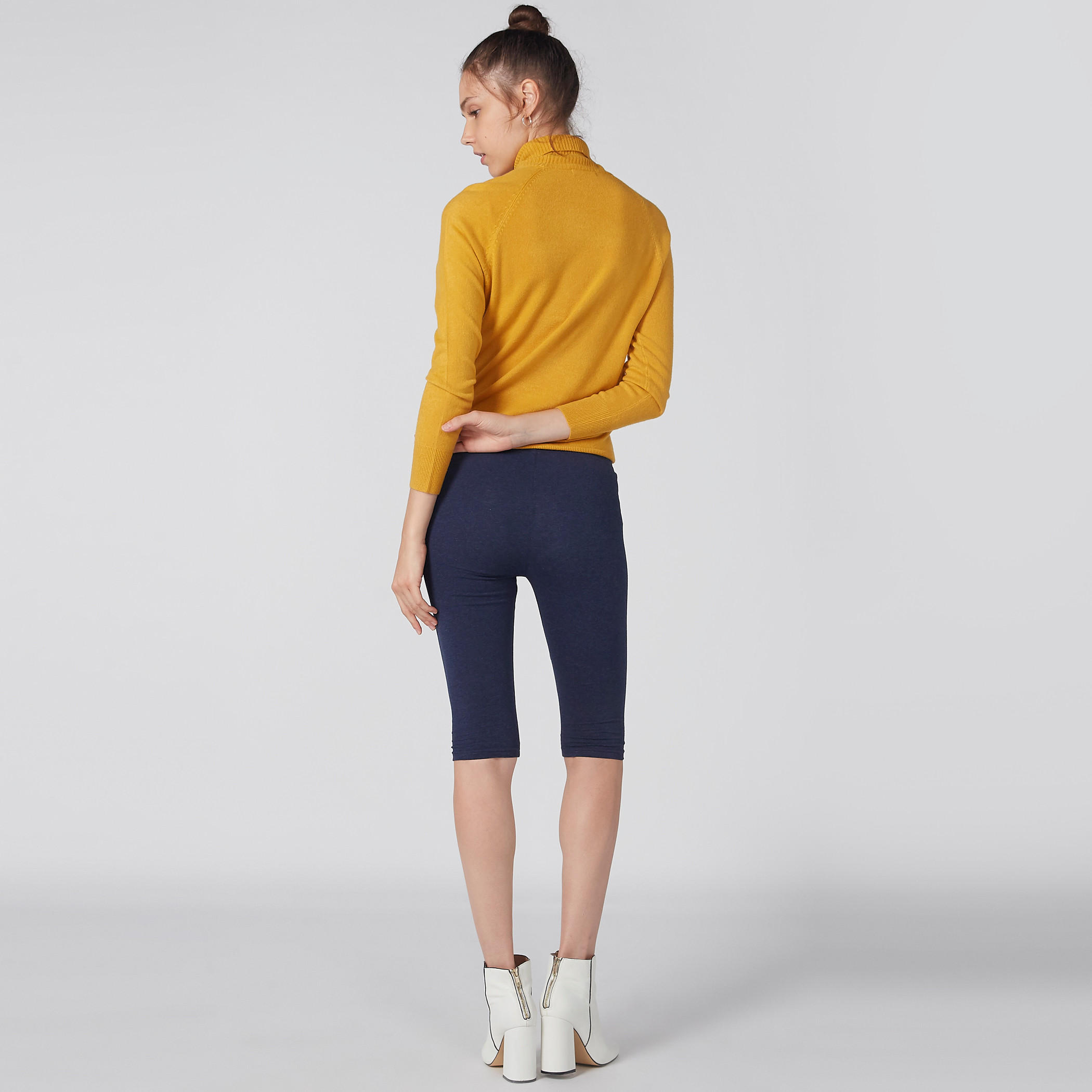 بنطال ليقنز بطول 3/4 وخصر مطاطي-women-clothing-bottoms-leggings-image-5