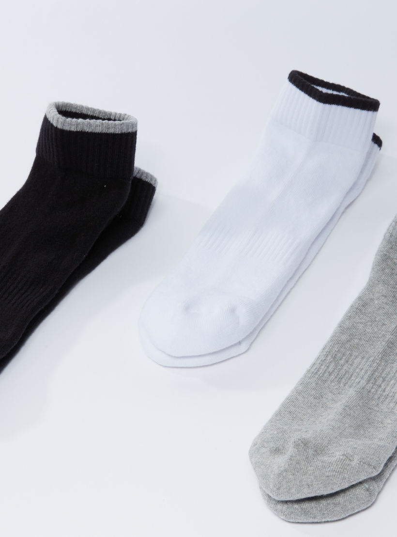 جوارب مضلعة بطول الكاحل - طقم من 3 أزواج-men-socks-image-1