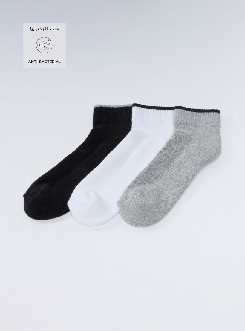 جوارب مضلعة بطول الكاحل - طقم من 3 أزواج-men-socks-image-2