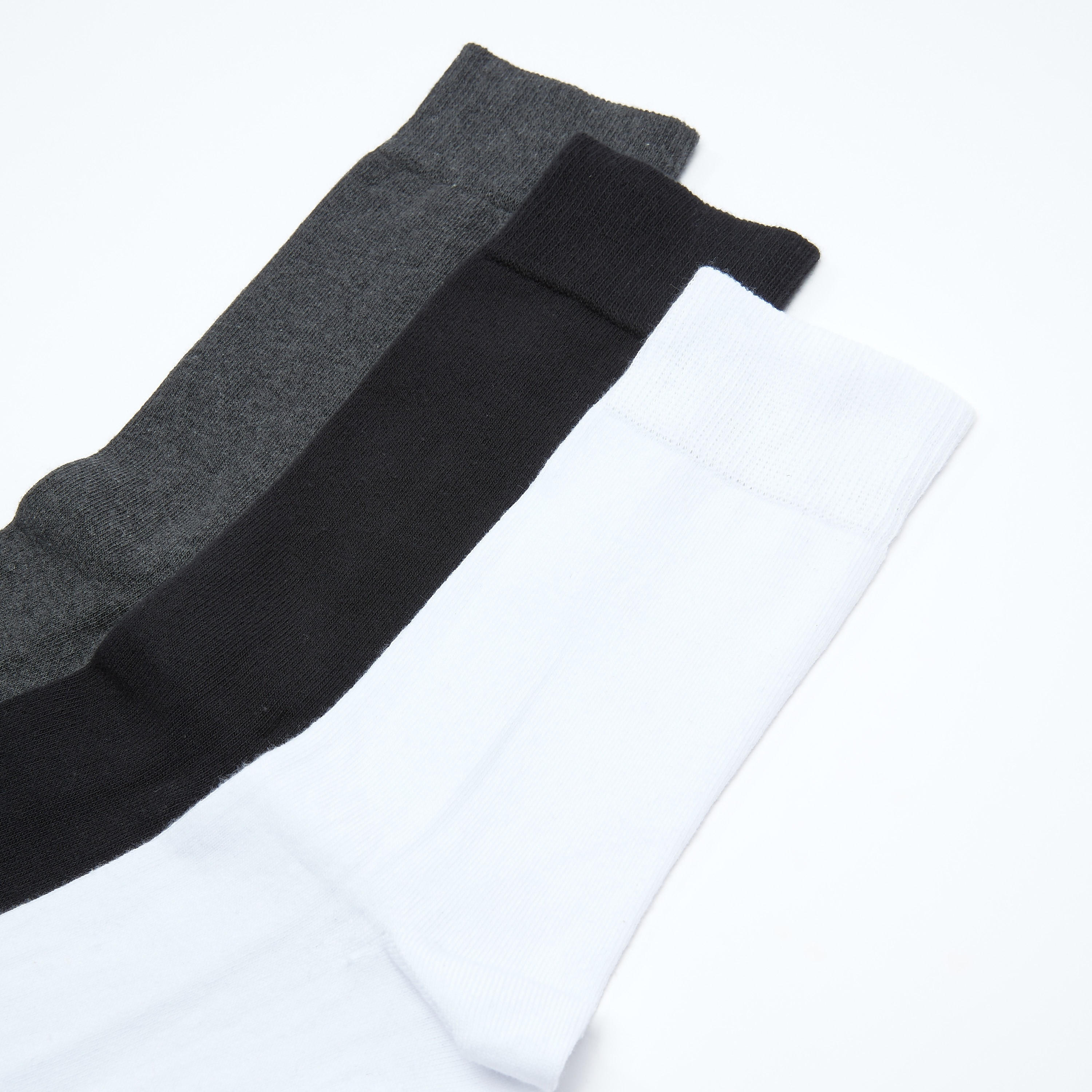 جوارب متنوعة متوسطة الطول بأساور مطّاطية - طقم من 3 أزواج-men-socks-image-2