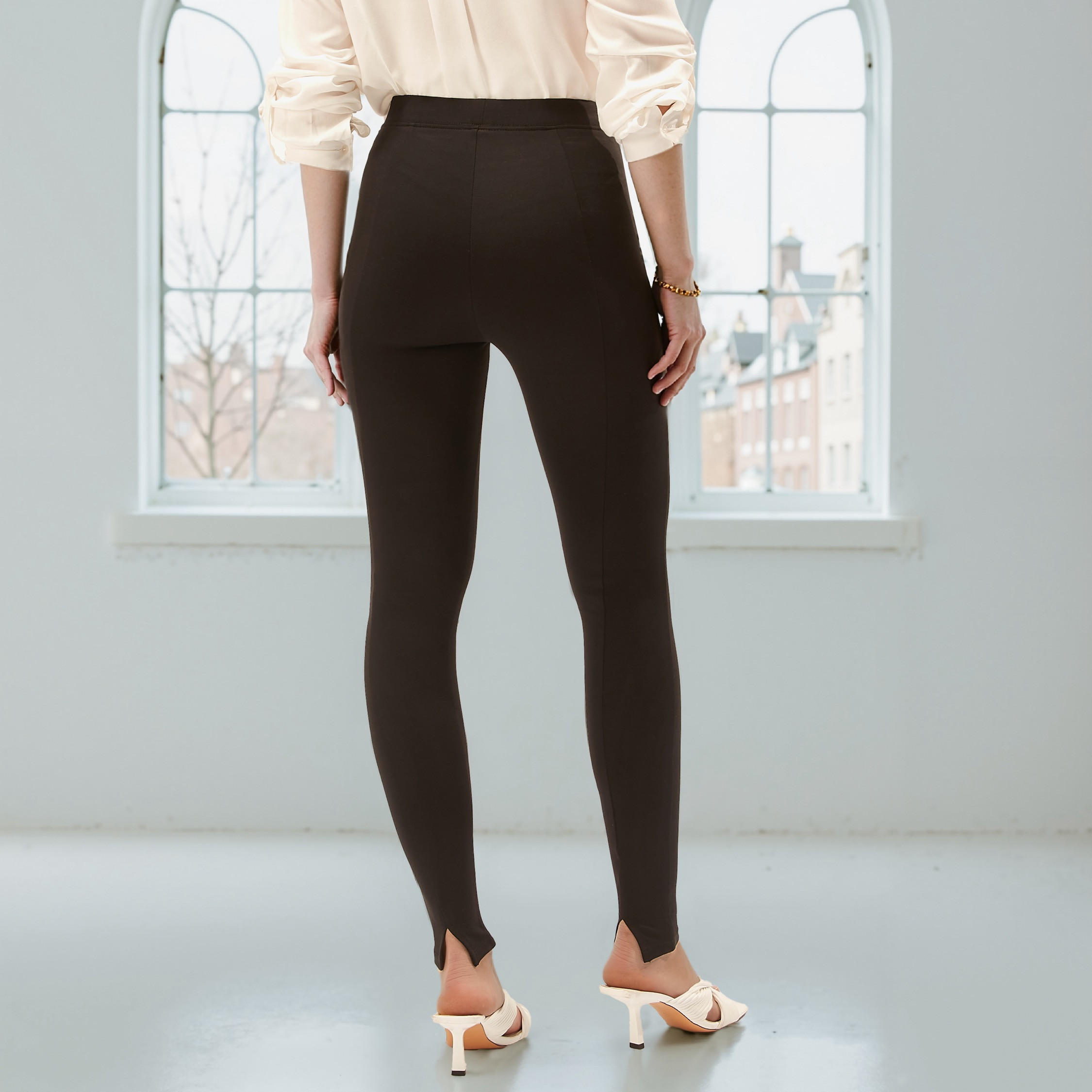 بنطلون ليقنز طويل بخصر مطّاطي-women-clothing-bottoms-leggings-image-16