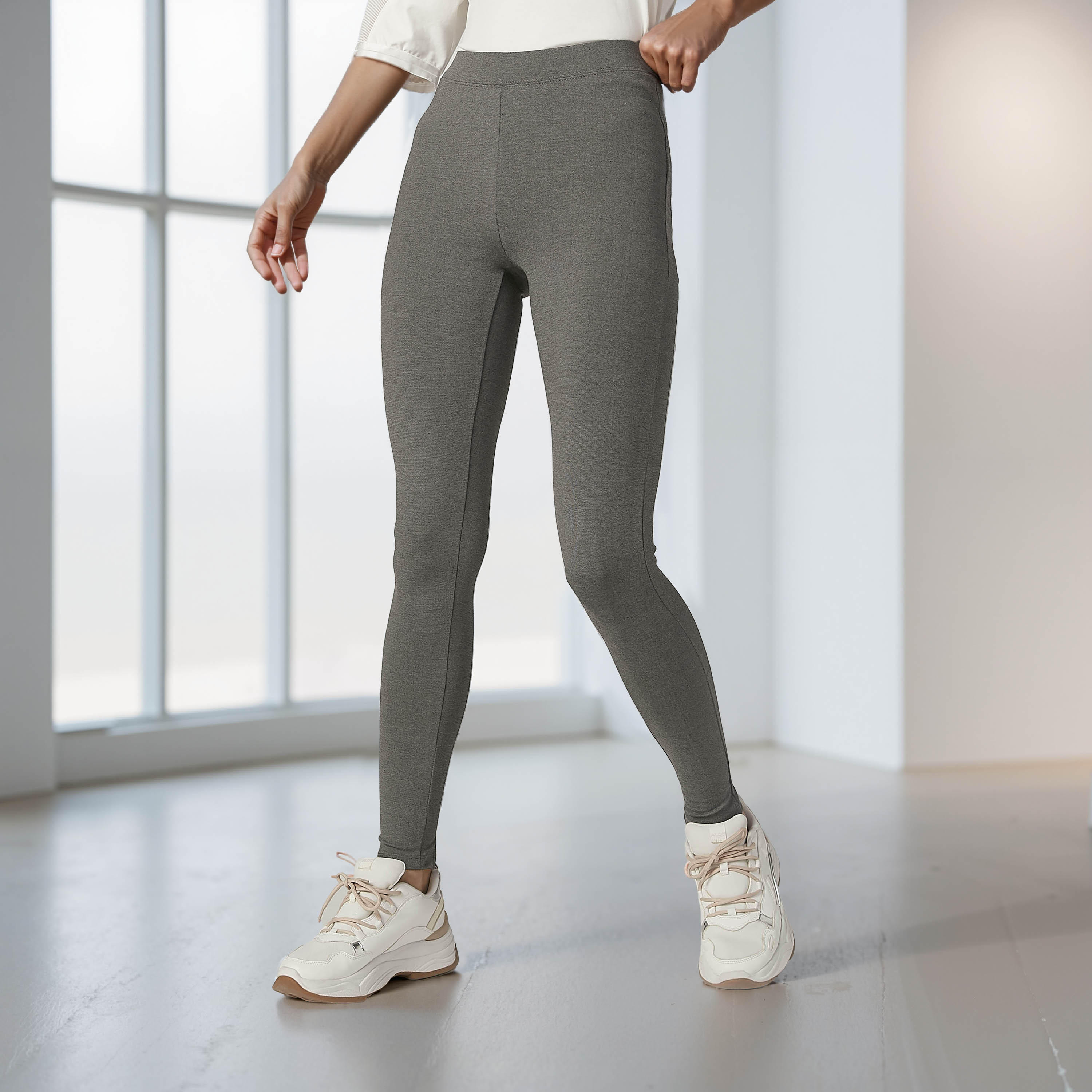 بنطلون ليقنز طويل بخصر مطّاطي-women-clothing-bottoms-leggings-image-6