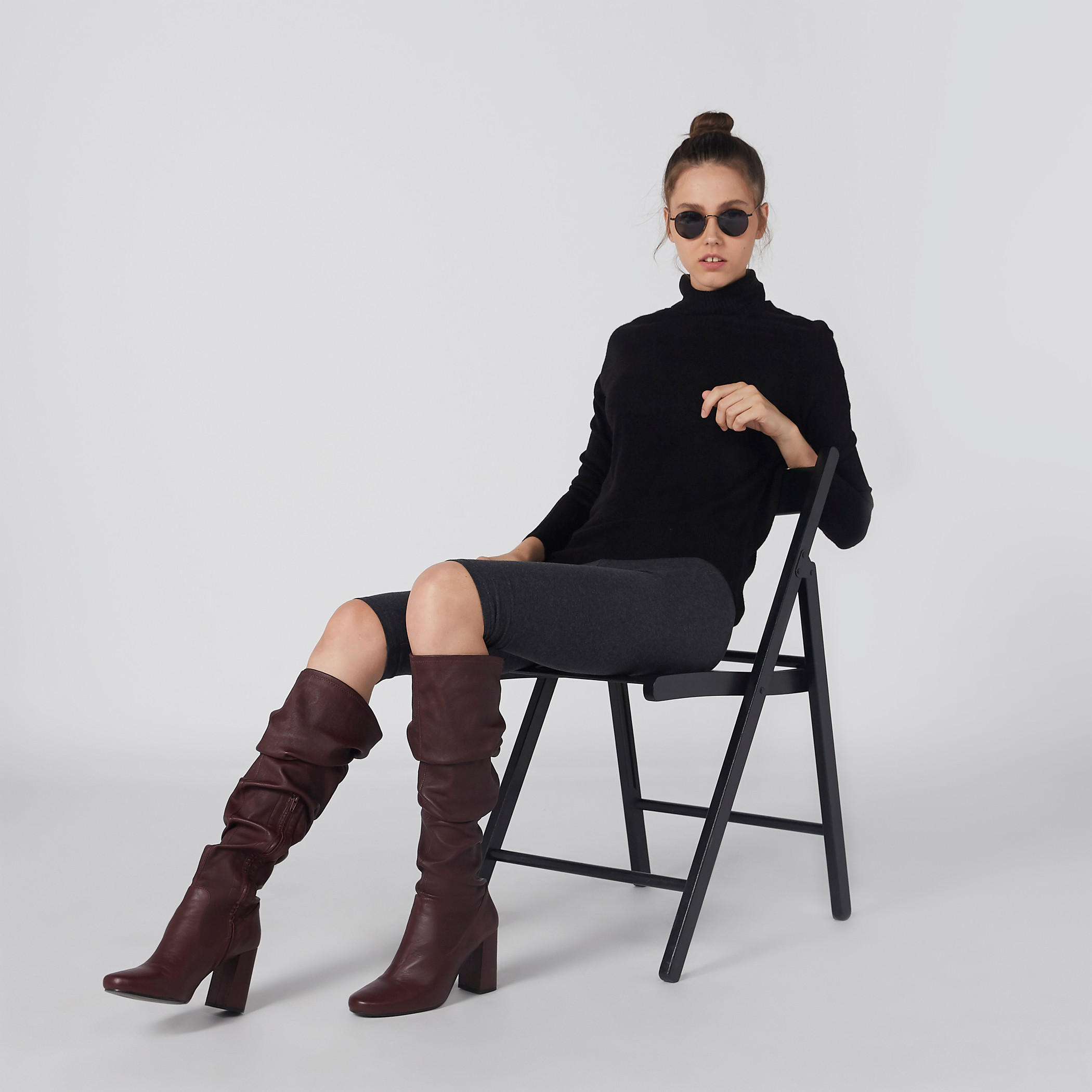 بنطلون ليقنز قصير بخصر مطاطي-women-clothing-bottoms-leggings-image-2