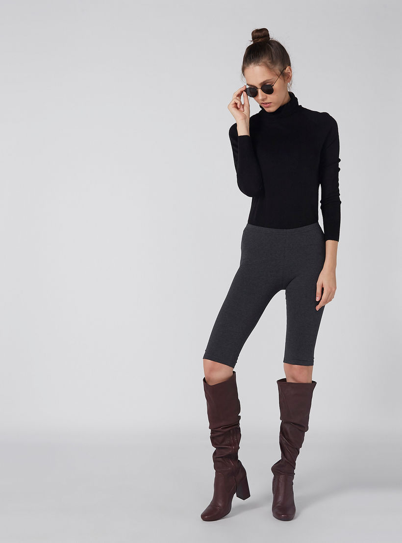 بنطلون ليقنز قصير بخصر مطاطي-women-clothing-bottoms-leggings-image-3