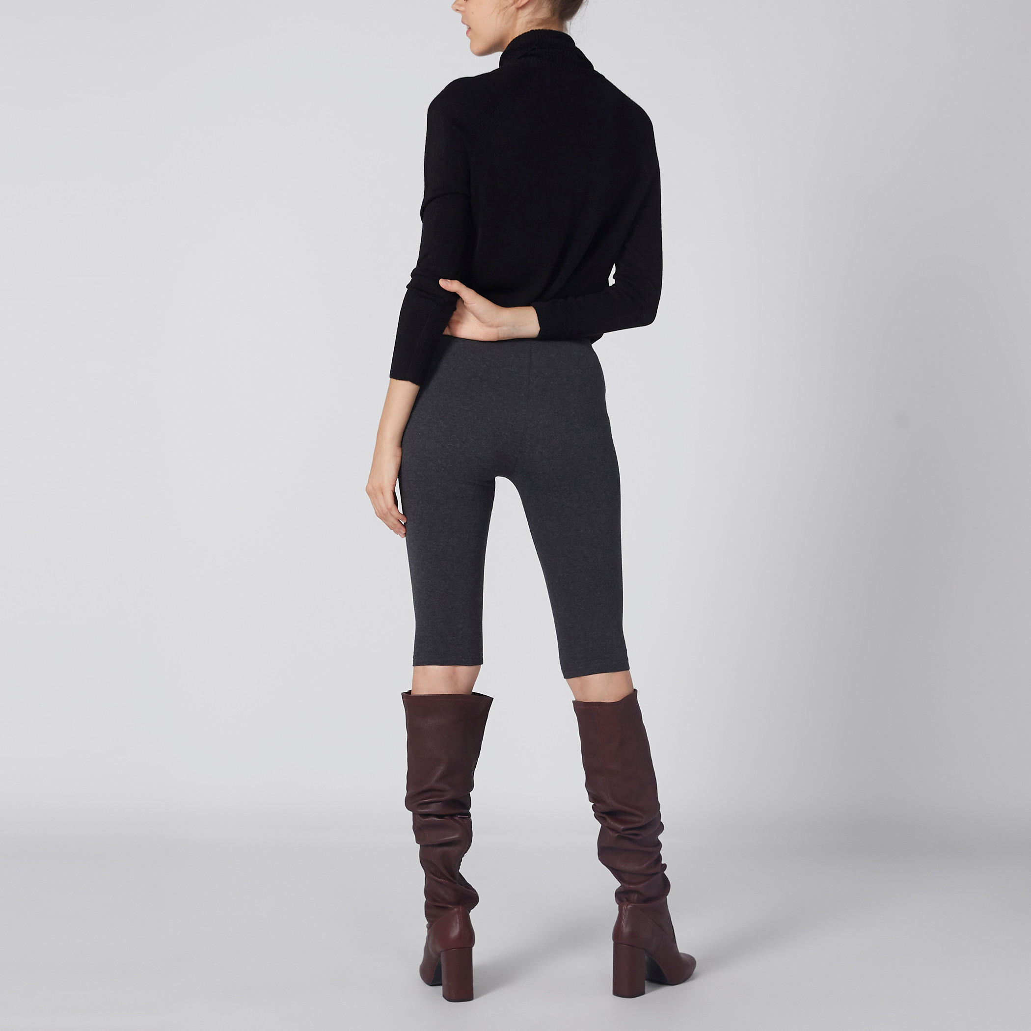 بنطلون ليقنز قصير بخصر مطاطي-women-clothing-bottoms-leggings-image-4